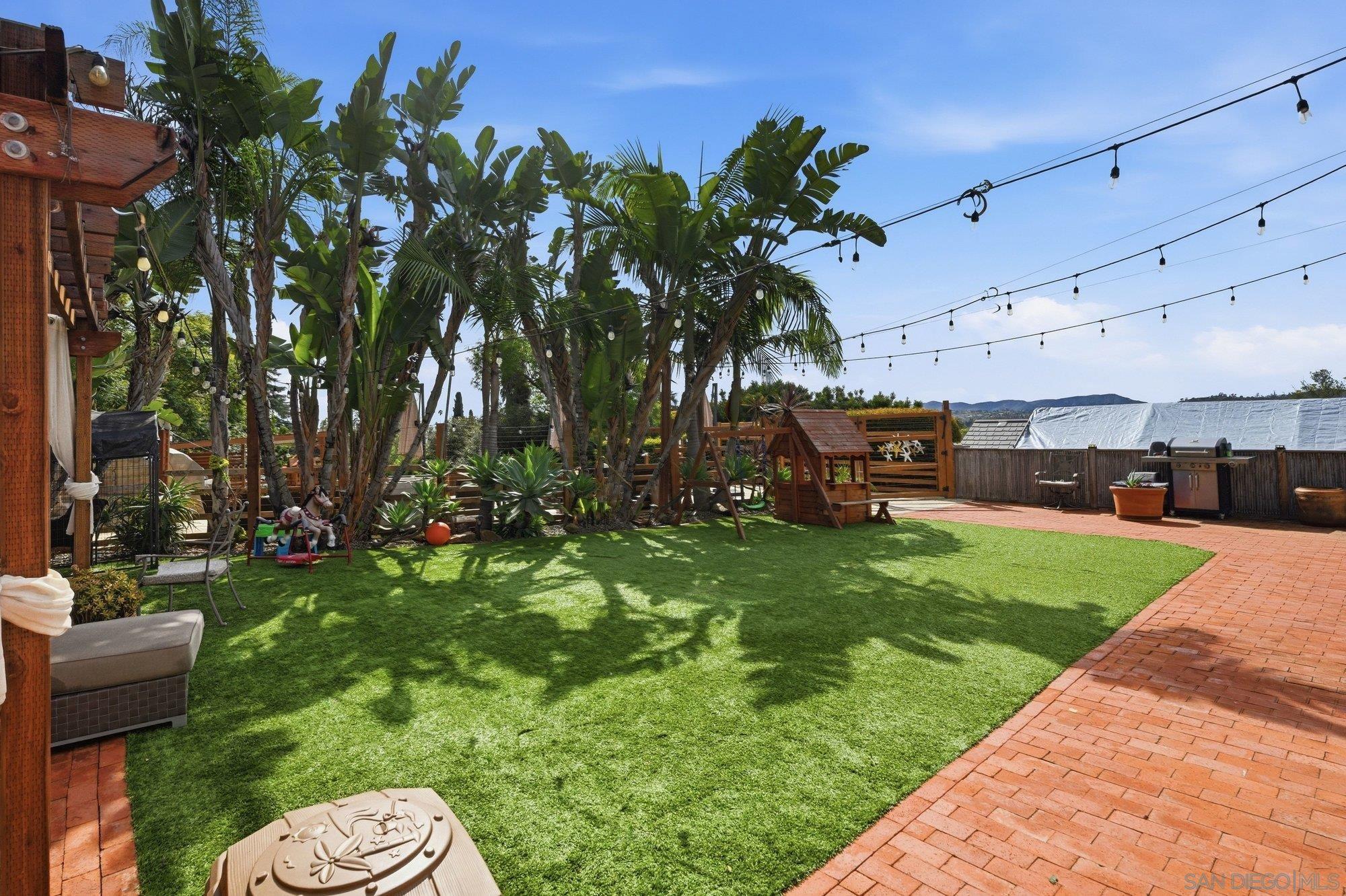 Detail Gallery Image 28 of 45 For 1761  Country Ln, Escondido,  CA 92025 - 4 Beds | 3 Baths