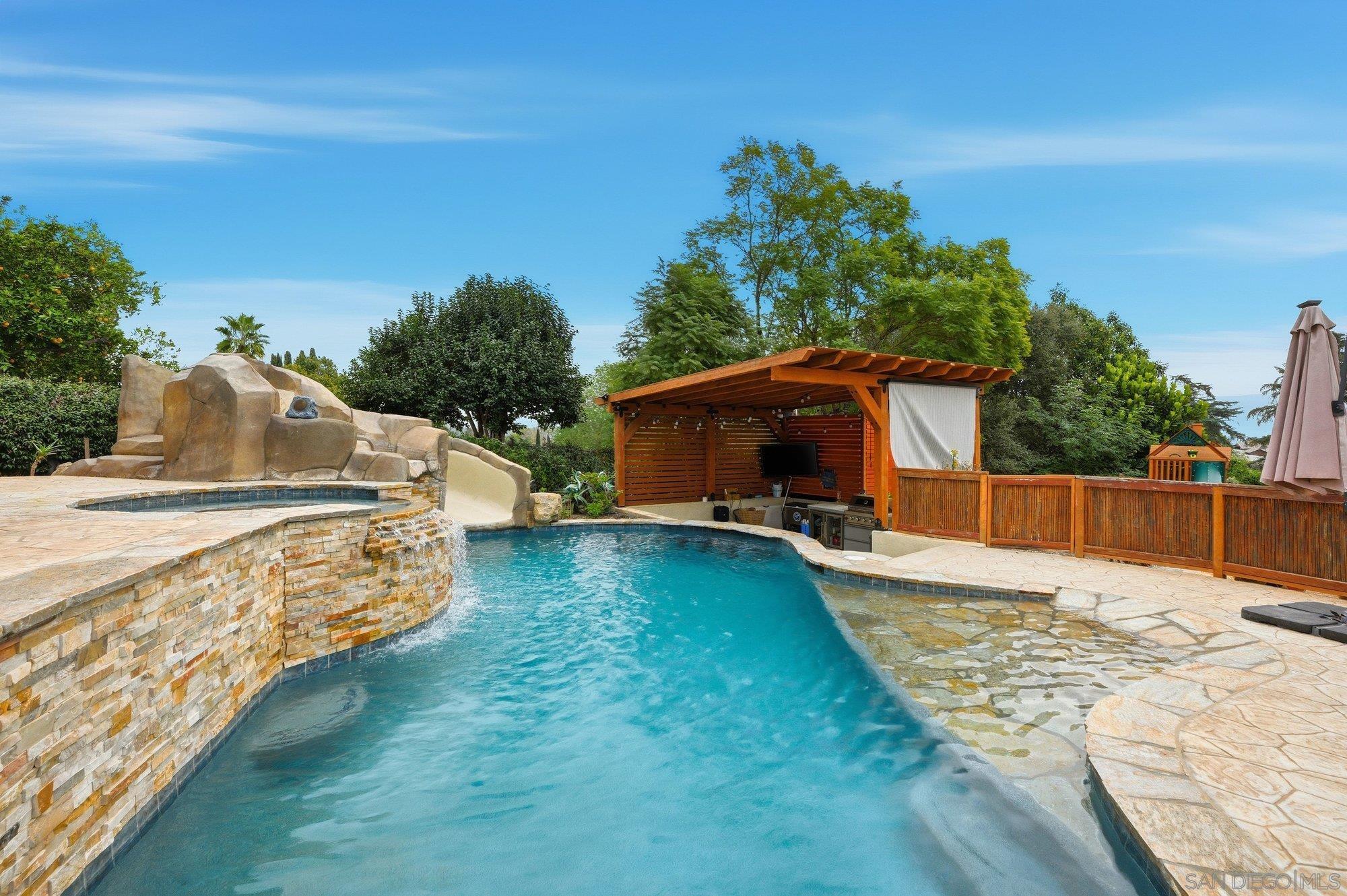 Detail Gallery Image 29 of 45 For 1761  Country Ln, Escondido,  CA 92025 - 4 Beds | 3 Baths