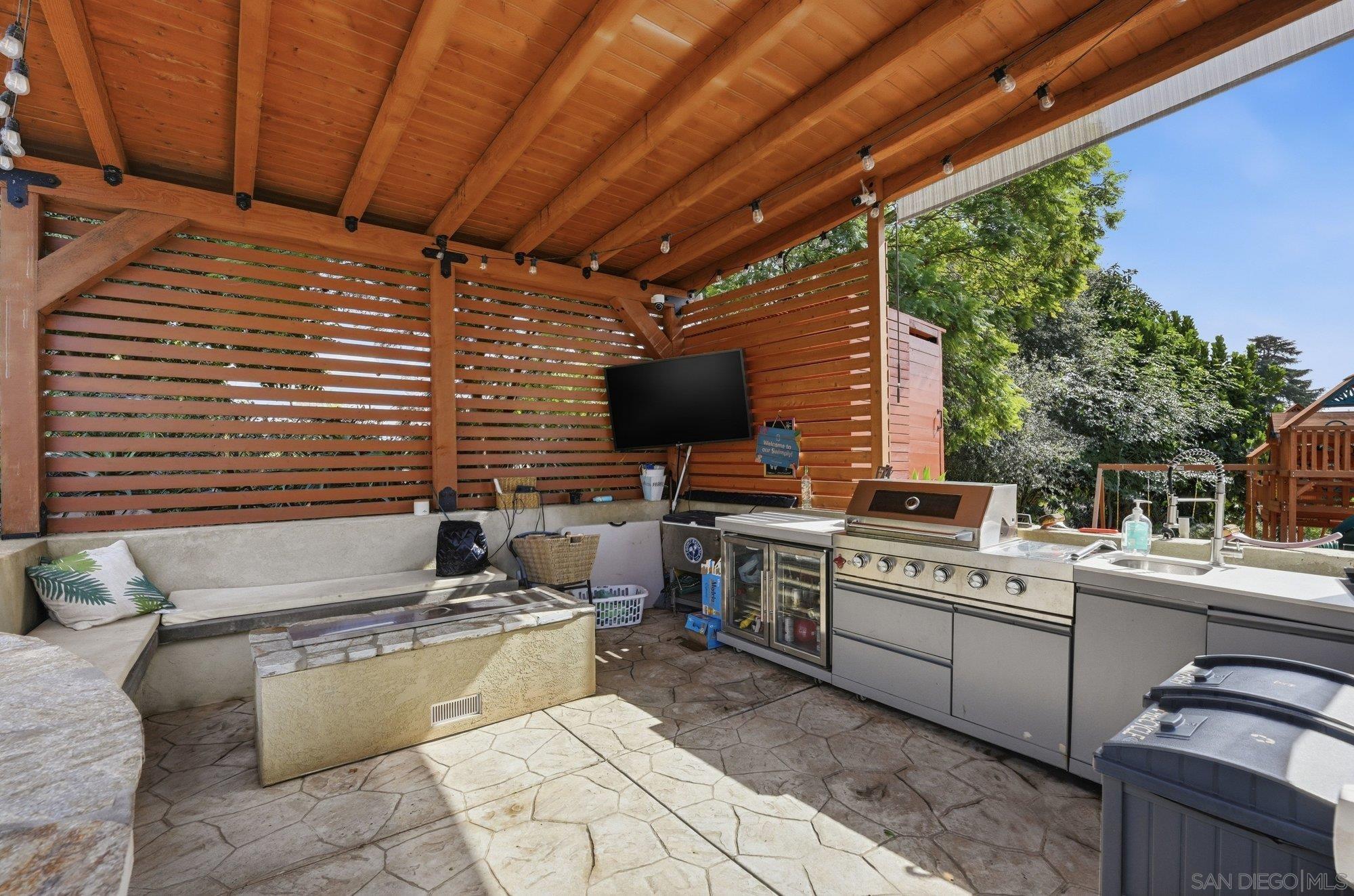 Detail Gallery Image 31 of 45 For 1761  Country Ln, Escondido,  CA 92025 - 4 Beds | 3 Baths