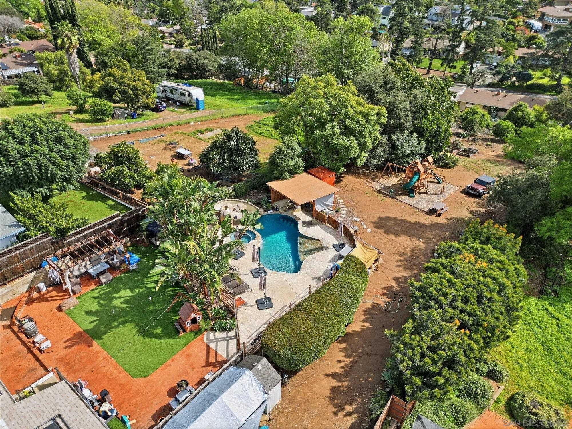 Detail Gallery Image 32 of 45 For 1761  Country Ln, Escondido,  CA 92025 - 4 Beds | 3 Baths