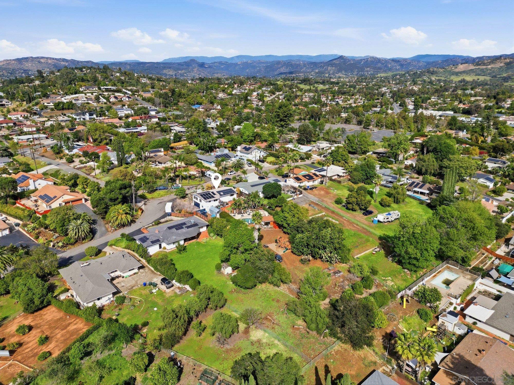 Detail Gallery Image 35 of 45 For 1761  Country Ln, Escondido,  CA 92025 - 4 Beds | 3 Baths