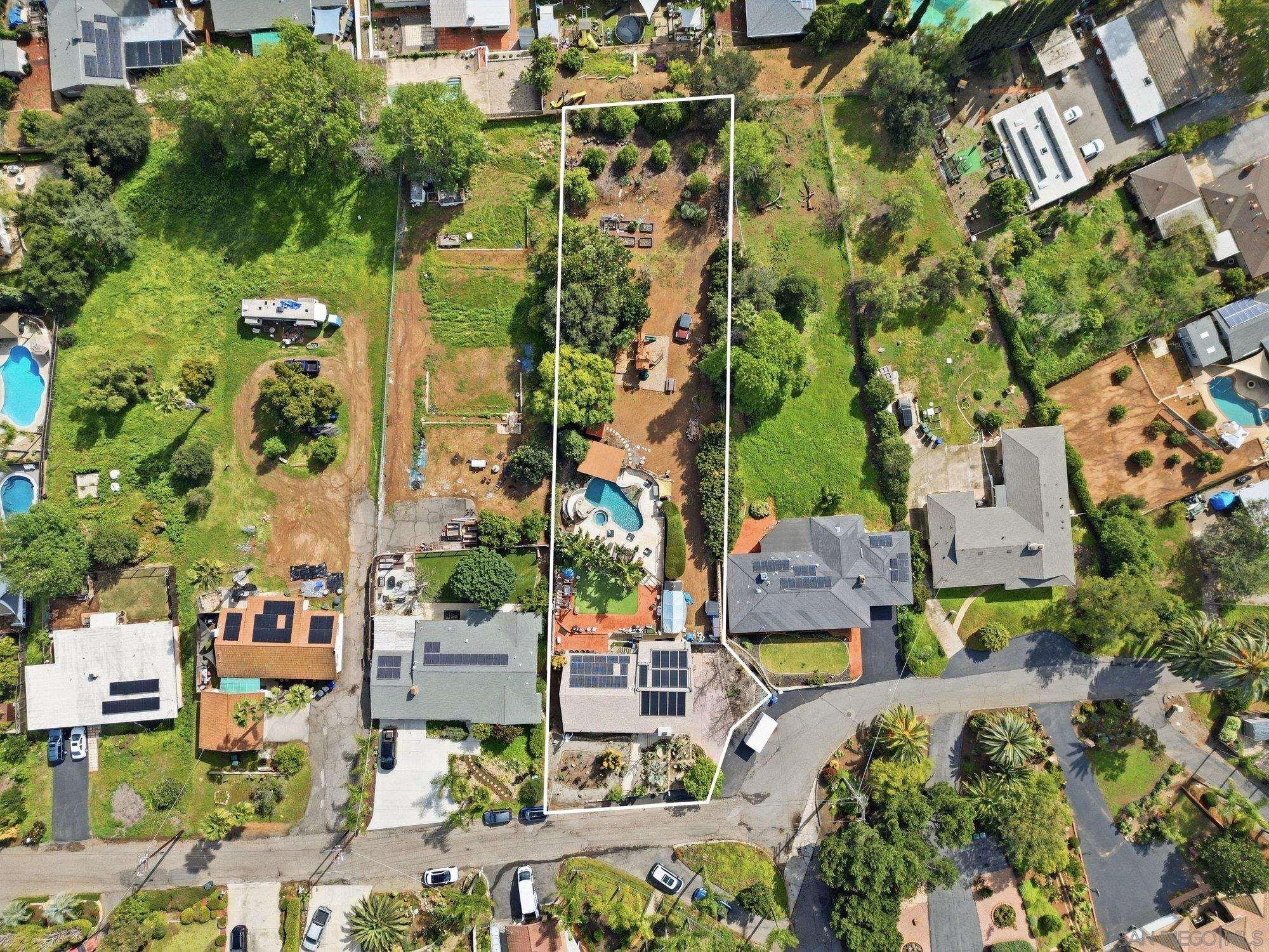 Detail Gallery Image 40 of 45 For 1761  Country Ln, Escondido,  CA 92025 - 4 Beds | 3 Baths