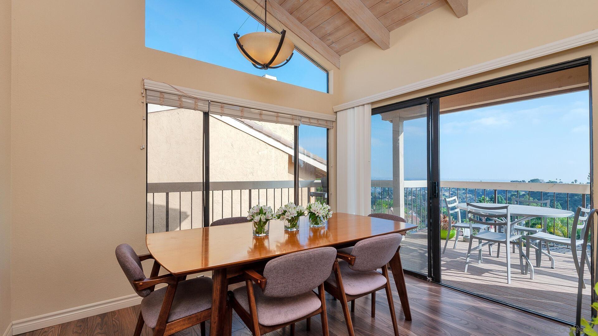 Detail Gallery Image 12 of 44 For 2559  Caminito Muirfield, La Jolla,  CA 92037 - 3 Beds | 3 Baths