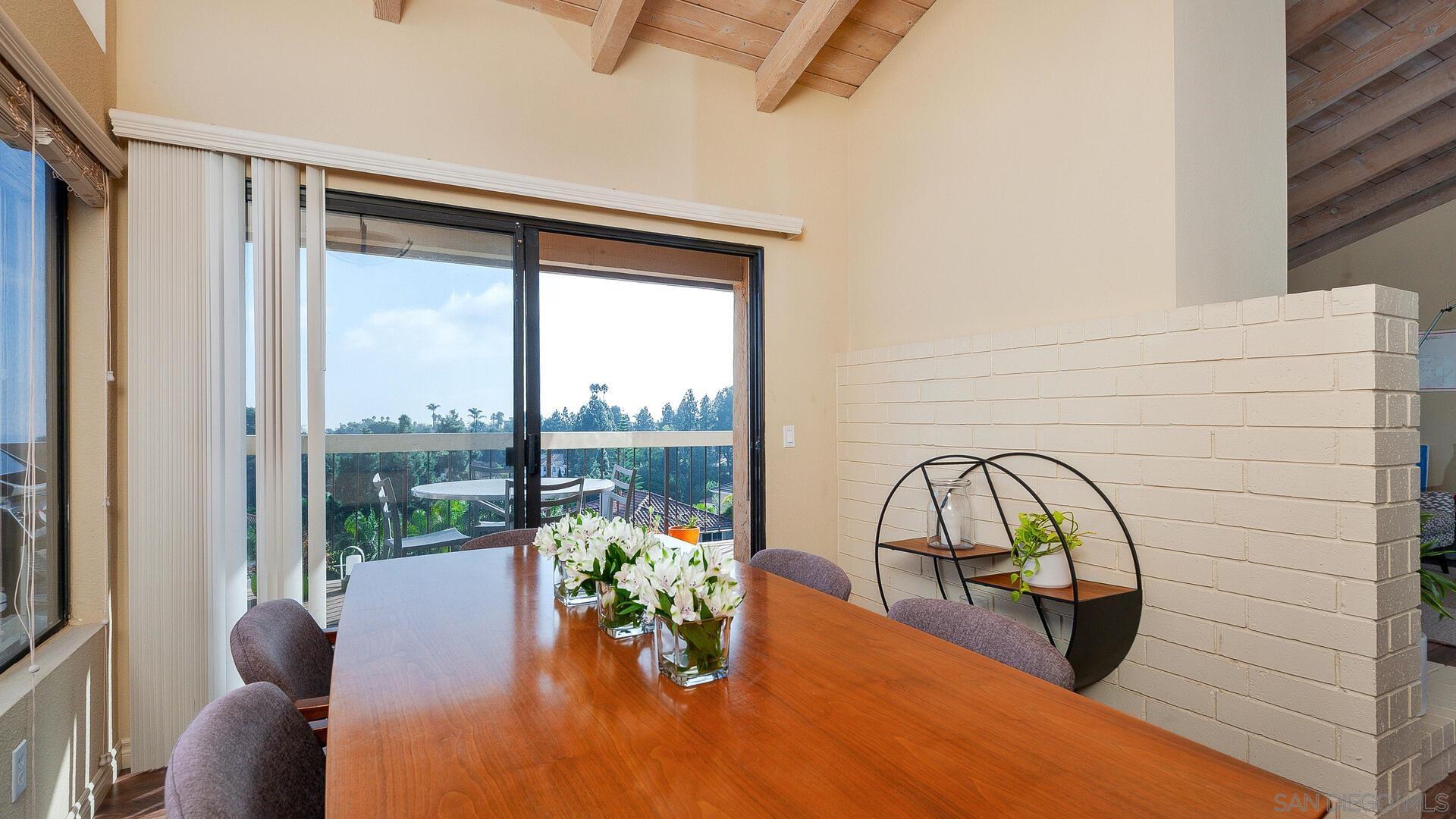 Detail Gallery Image 13 of 44 For 2559  Caminito Muirfield, La Jolla,  CA 92037 - 3 Beds | 3 Baths