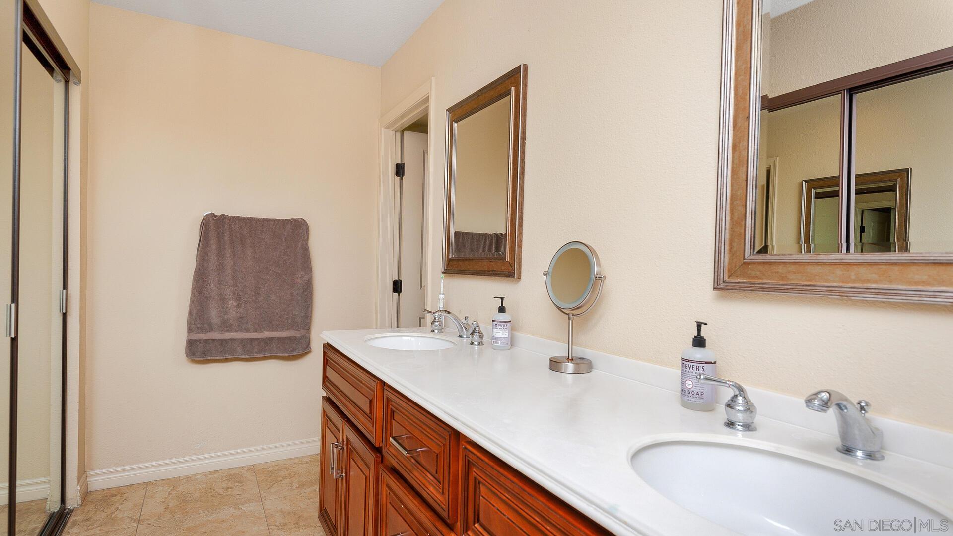 Detail Gallery Image 22 of 44 For 2559  Caminito Muirfield, La Jolla,  CA 92037 - 3 Beds | 3 Baths