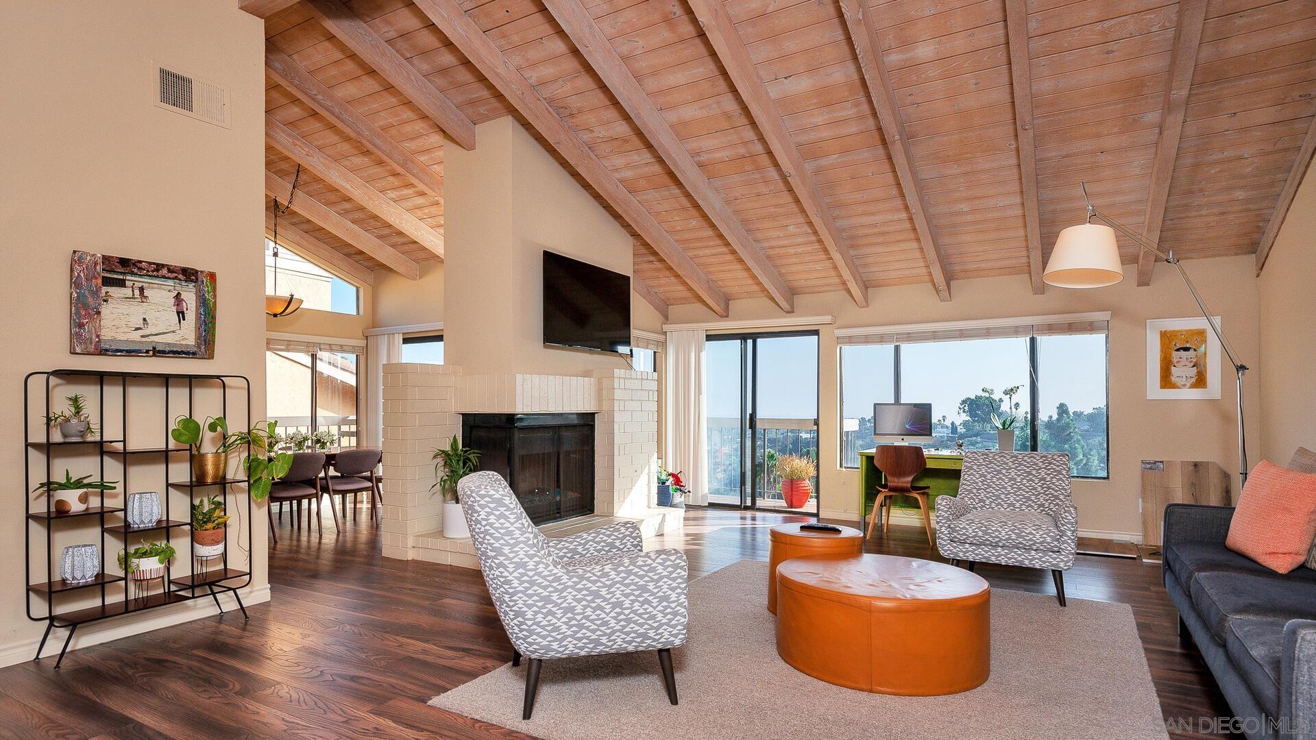 Detail Gallery Image 5 of 44 For 2559  Caminito Muirfield, La Jolla,  CA 92037 - 3 Beds | 3 Baths