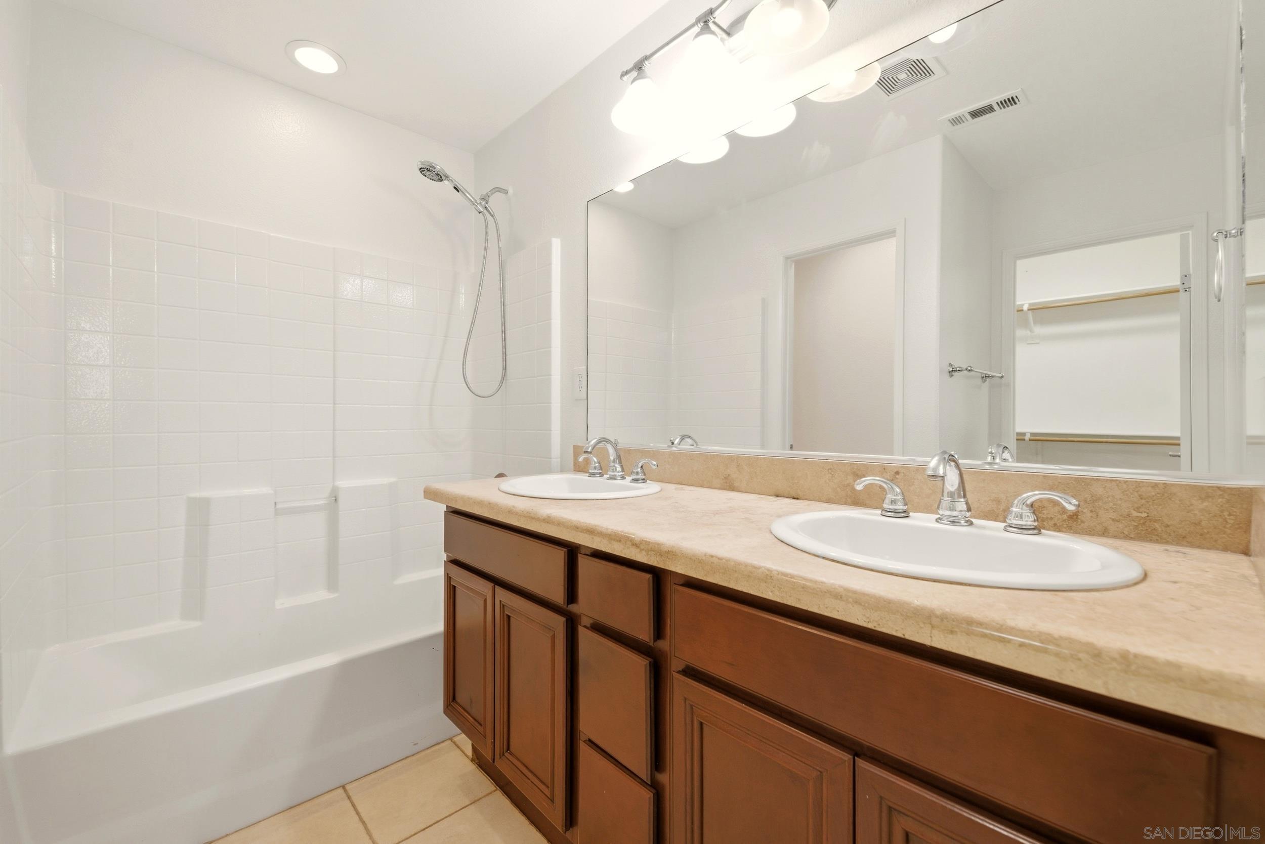 Detail Gallery Image 11 of 21 For 16953  New Rochelle Way  62, San Diego,  CA 92127 - 3 Beds | 2/1 Baths