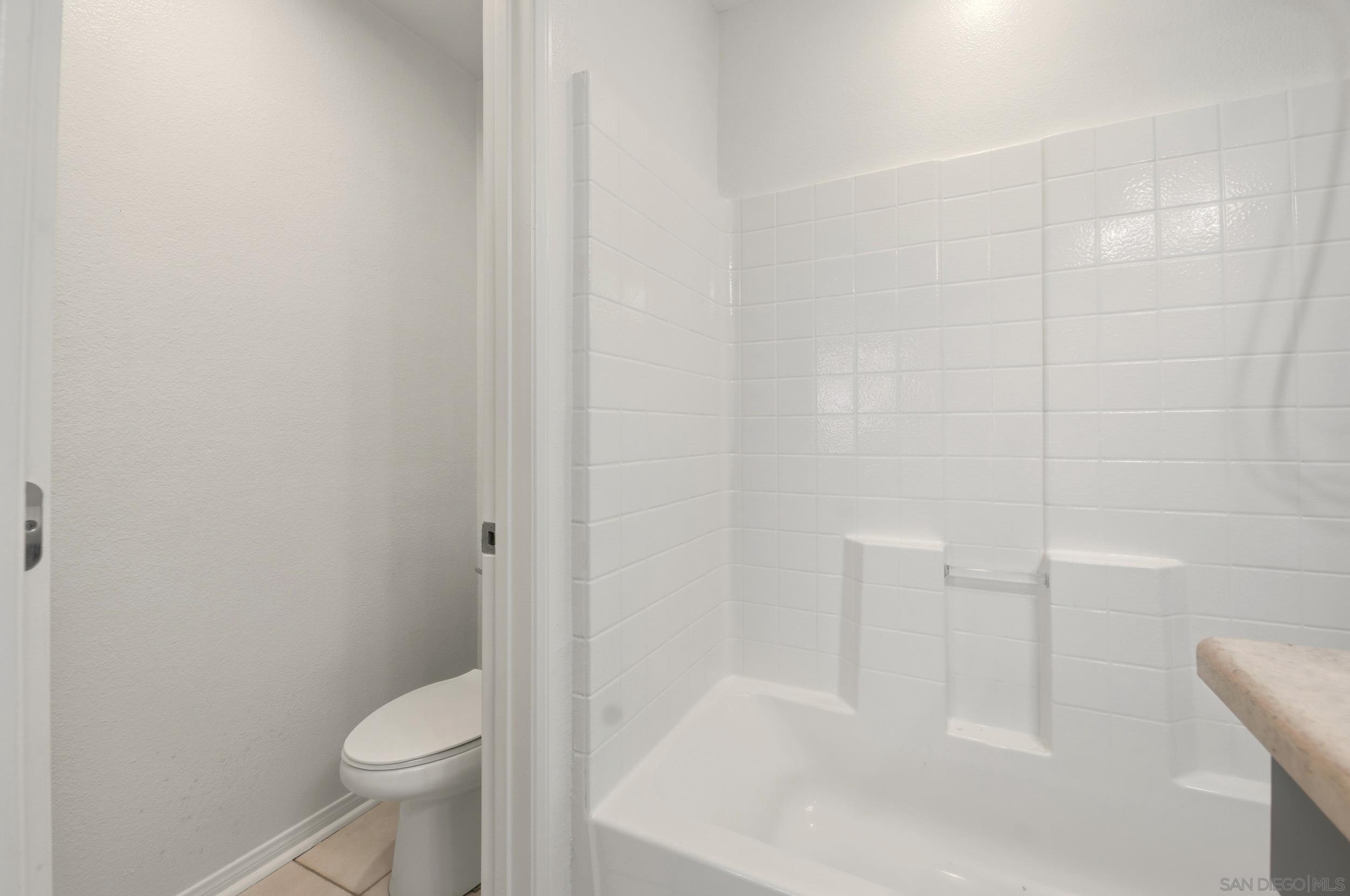 Detail Gallery Image 12 of 21 For 16953  New Rochelle Way  62, San Diego,  CA 92127 - 3 Beds | 2/1 Baths