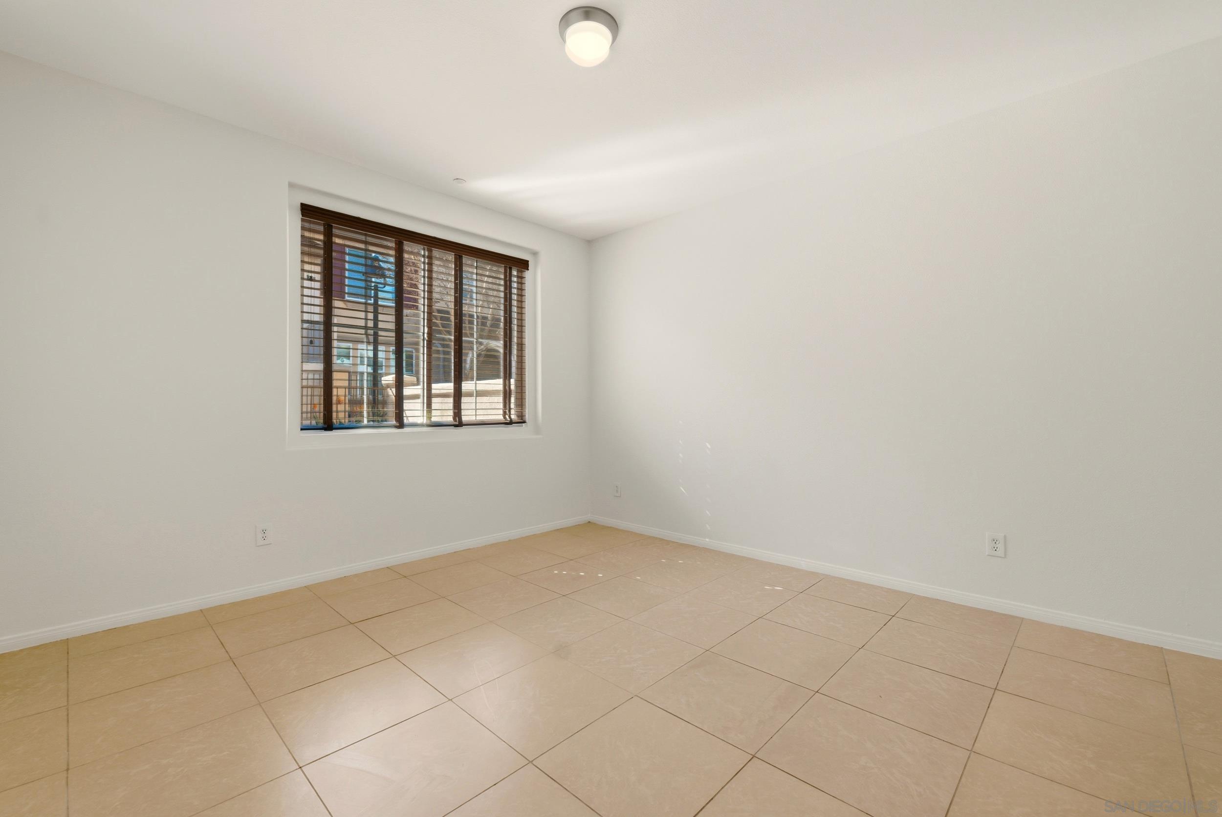 Detail Gallery Image 13 of 21 For 16953  New Rochelle Way  62, San Diego,  CA 92127 - 3 Beds | 2/1 Baths