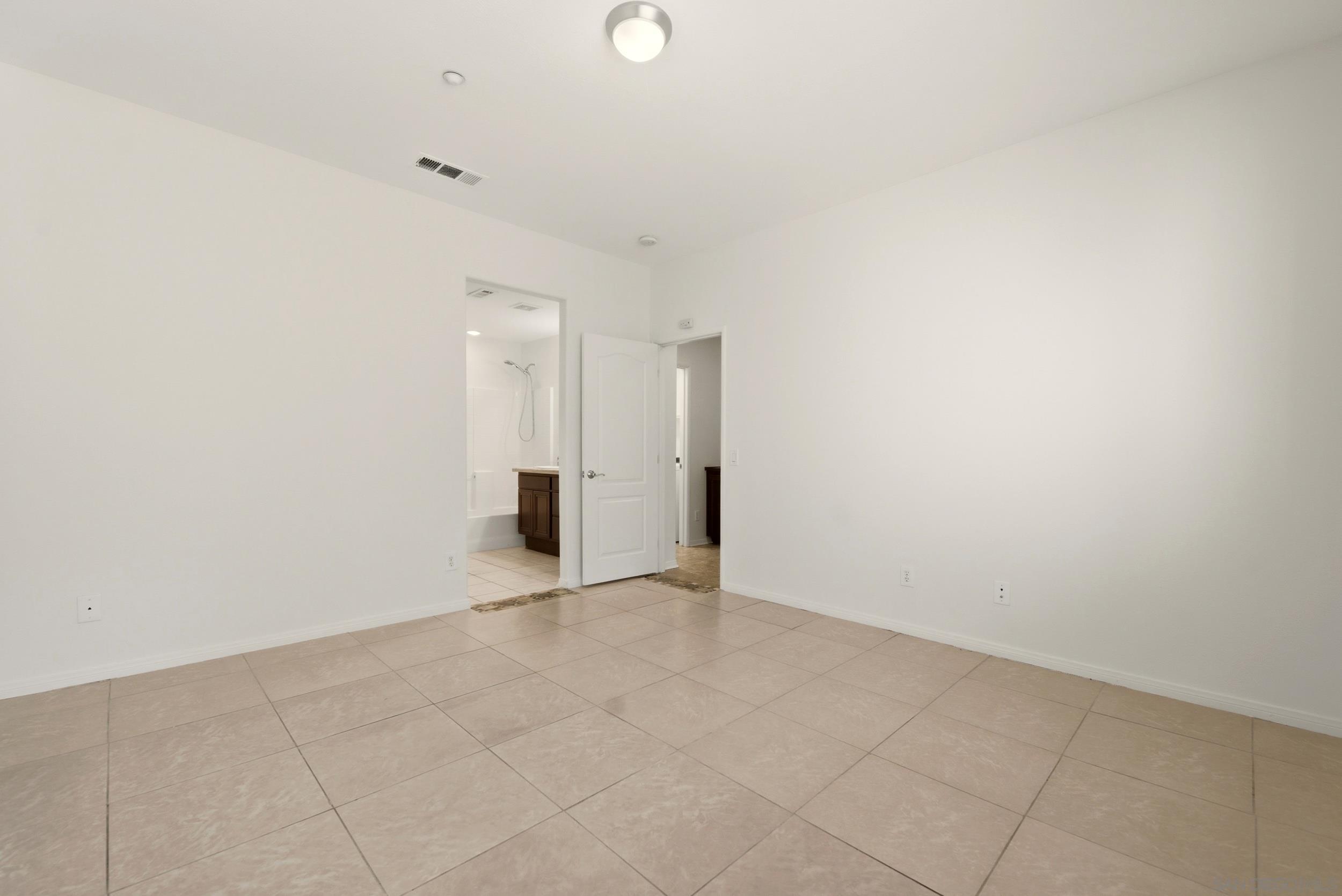 Detail Gallery Image 14 of 21 For 16953  New Rochelle Way  62, San Diego,  CA 92127 - 3 Beds | 2/1 Baths