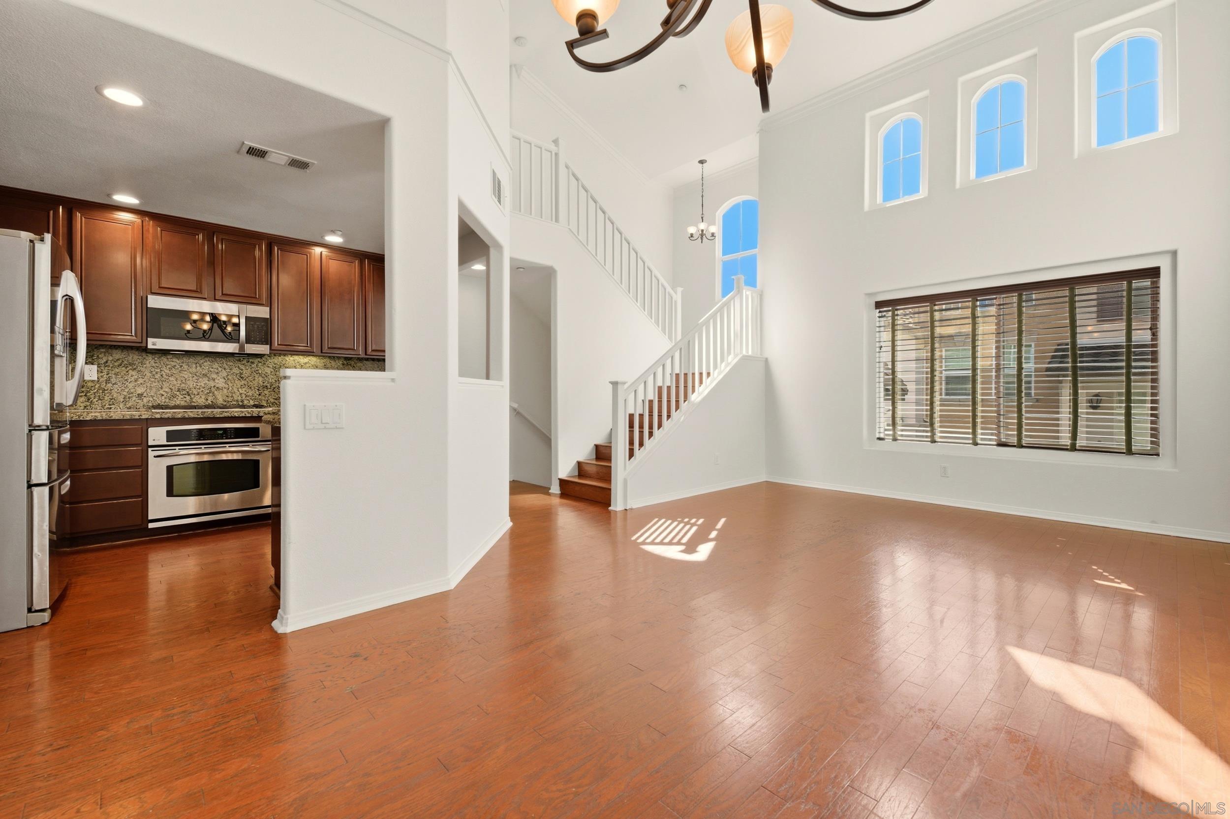 Detail Gallery Image 3 of 21 For 16953  New Rochelle Way  62, San Diego,  CA 92127 - 3 Beds | 2/1 Baths