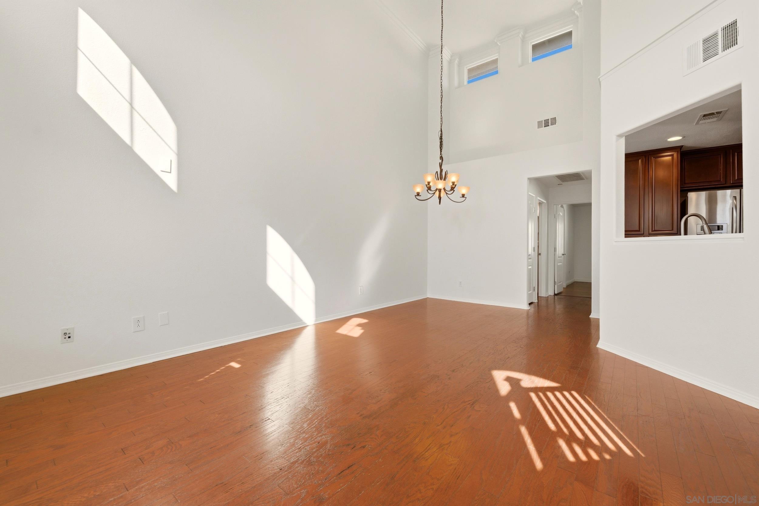 Detail Gallery Image 4 of 21 For 16953  New Rochelle Way  62, San Diego,  CA 92127 - 3 Beds | 2/1 Baths