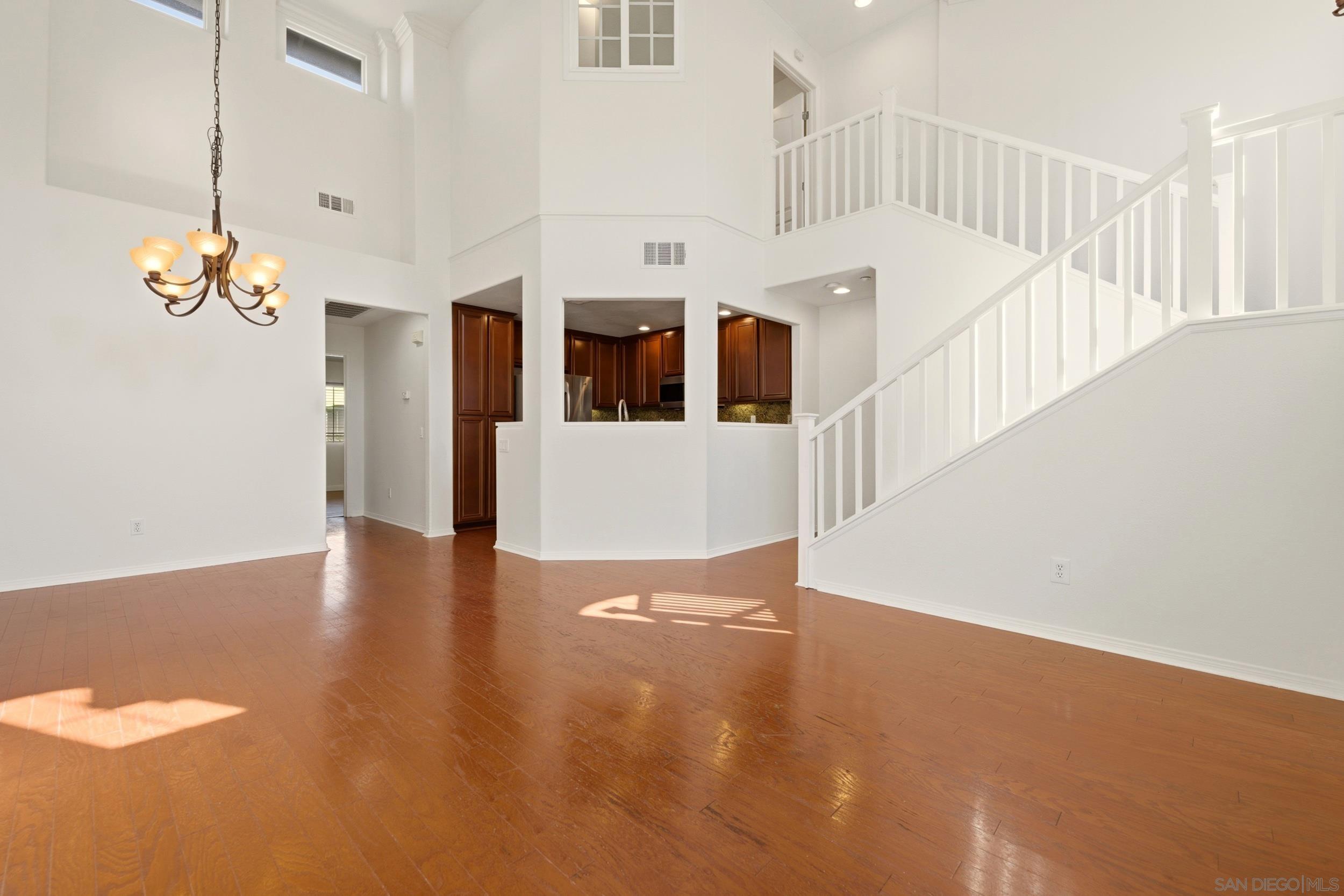 Detail Gallery Image 5 of 21 For 16953  New Rochelle Way  62, San Diego,  CA 92127 - 3 Beds | 2/1 Baths