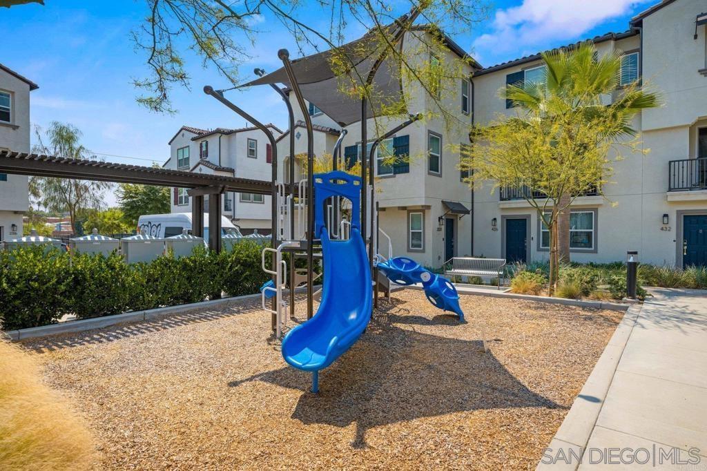 Detail Gallery Image 3 of 12 For 408  Carina Gln, Escondido,  CA 92025 - 4 Beds | 3/1 Baths