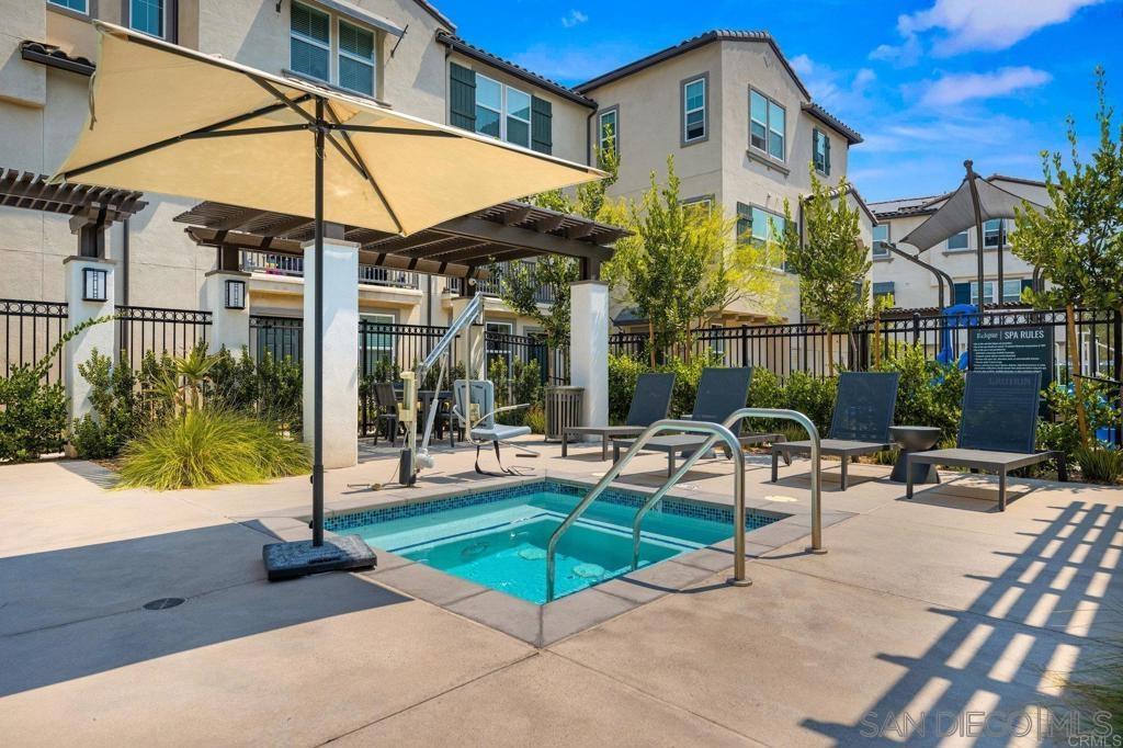 Detail Gallery Image 5 of 12 For 408  Carina Gln, Escondido,  CA 92025 - 4 Beds | 3/1 Baths