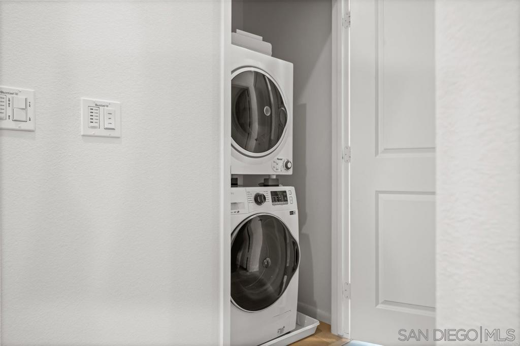 Detail Gallery Image 8 of 12 For 408  Carina Gln, Escondido,  CA 92025 - 4 Beds | 3/1 Baths