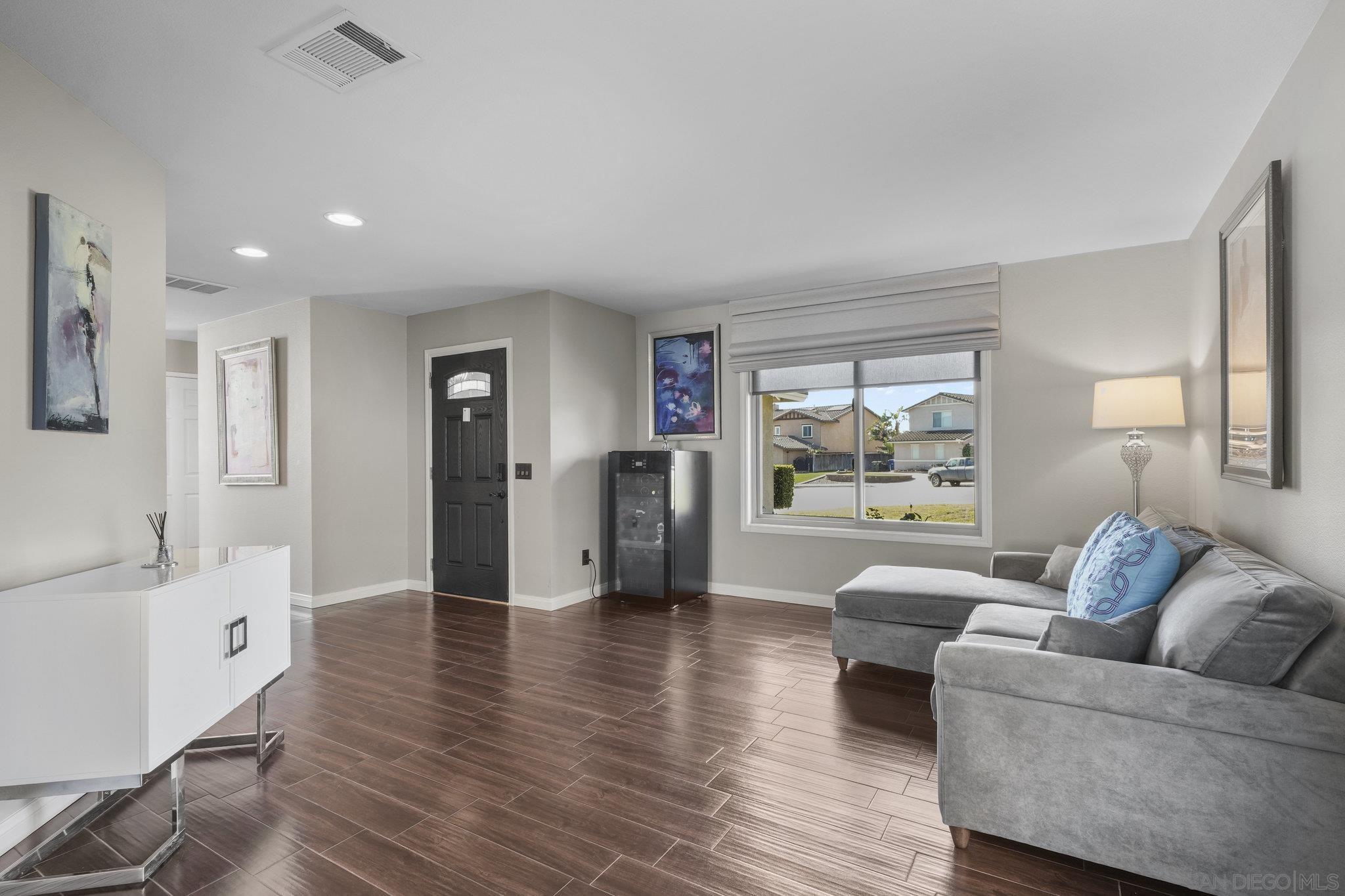 Detail Gallery Image 5 of 52 For 1519  Taber Dr, Chula Vista,  CA 91911 - 4 Beds | 2/1 Baths