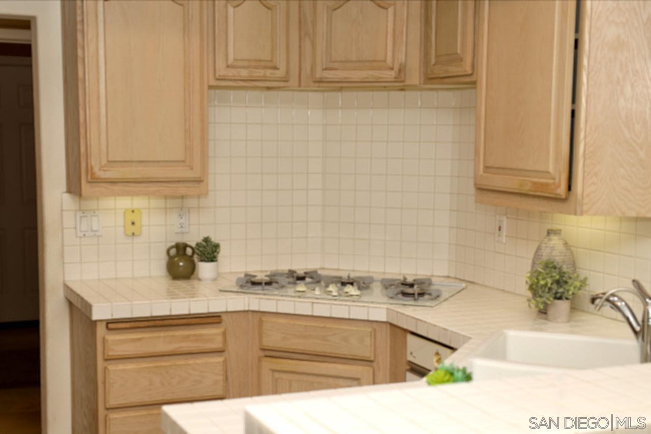 Detail Gallery Image 18 of 34 For 2862  Torrey Pines Rd, La Jolla,  CA 92037 - 3 Beds | 3 Baths