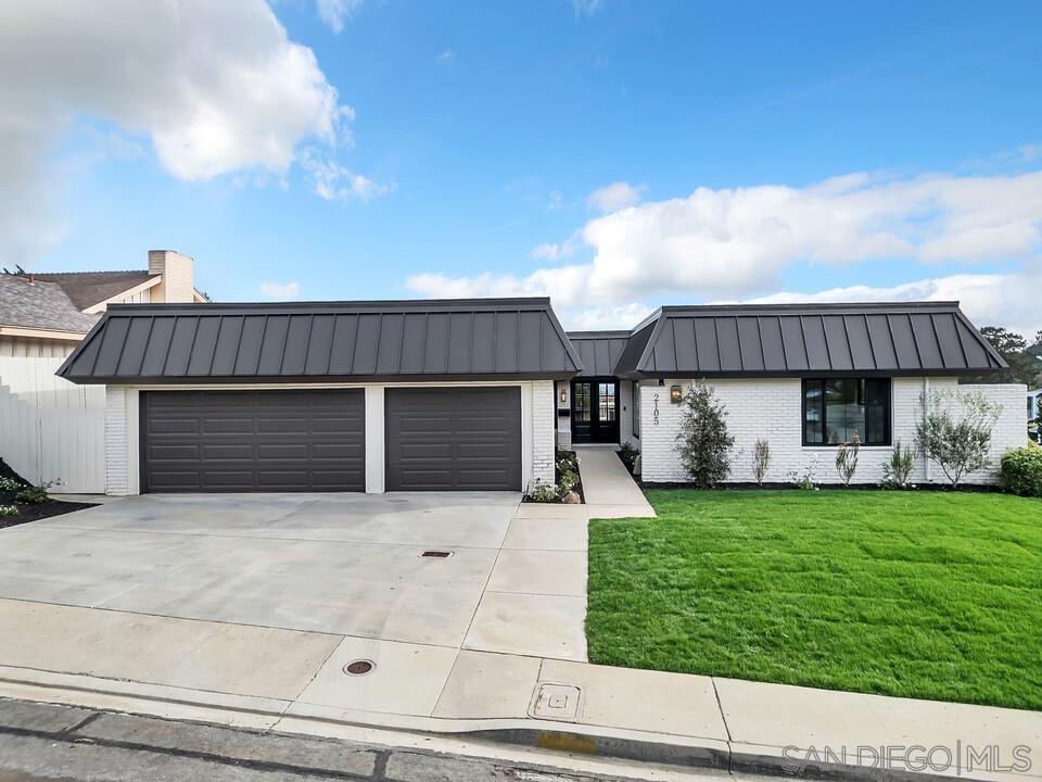 Detail Gallery Image 2 of 74 For 2105  Harbour Heights Rd, San Diego,  CA 92109 - 4 Beds | 2 Baths