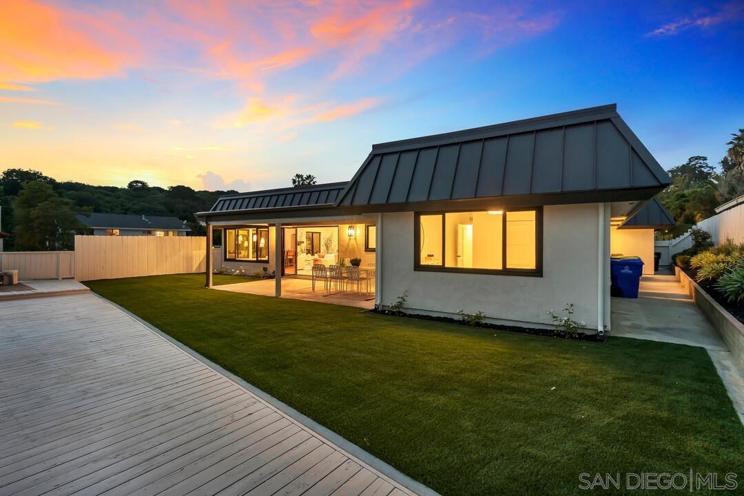 Detail Gallery Image 15 of 74 For 2105  Harbour Heights Rd, San Diego,  CA 92109 - 4 Beds | 2 Baths