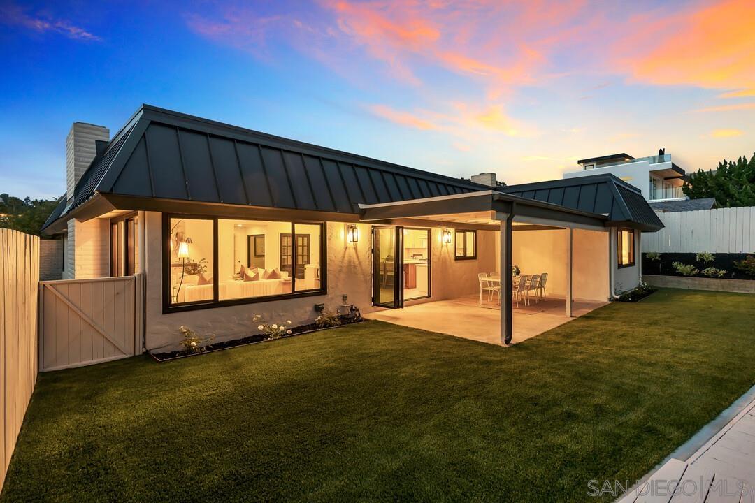 Detail Gallery Image 18 of 74 For 2105  Harbour Heights Rd, San Diego,  CA 92109 - 4 Beds | 2 Baths