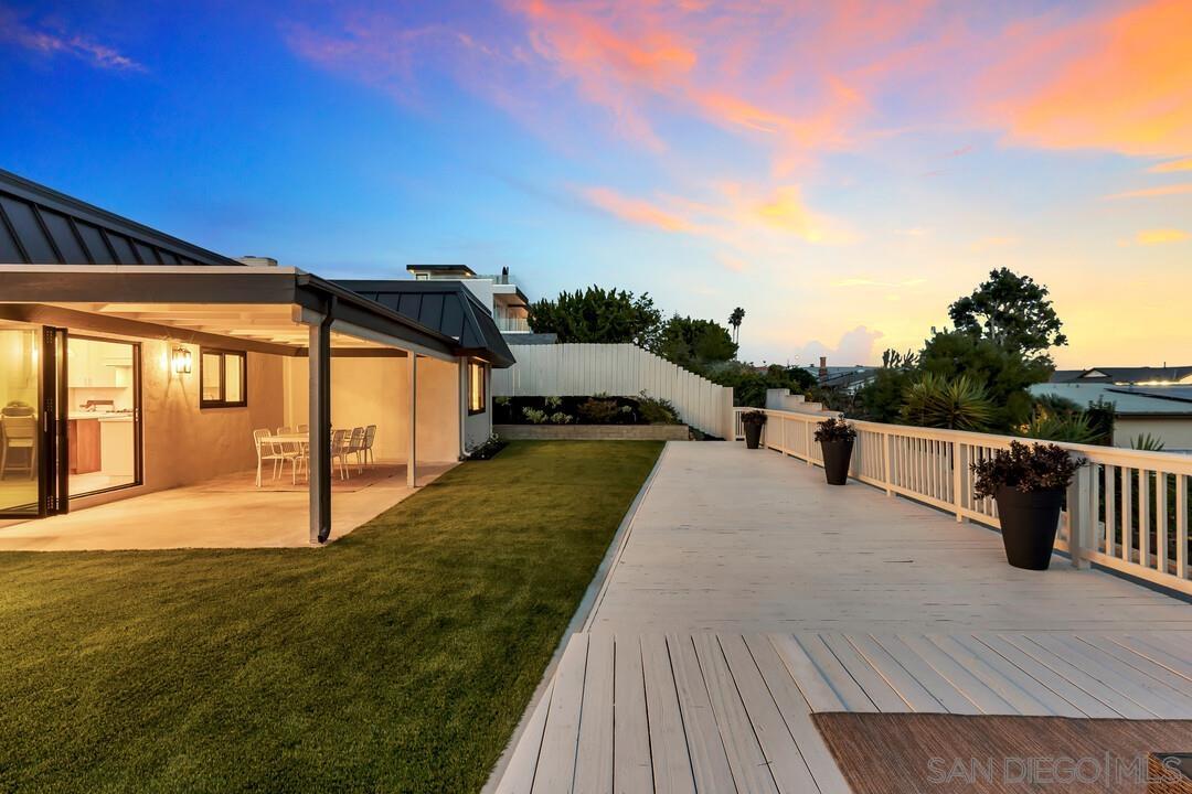 Detail Gallery Image 19 of 74 For 2105  Harbour Heights Rd, San Diego,  CA 92109 - 4 Beds | 2 Baths