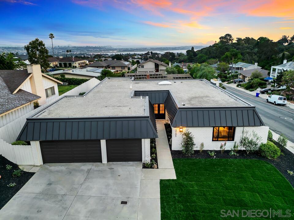 Detail Gallery Image 3 of 74 For 2105  Harbour Heights Rd, San Diego,  CA 92109 - 4 Beds | 2 Baths