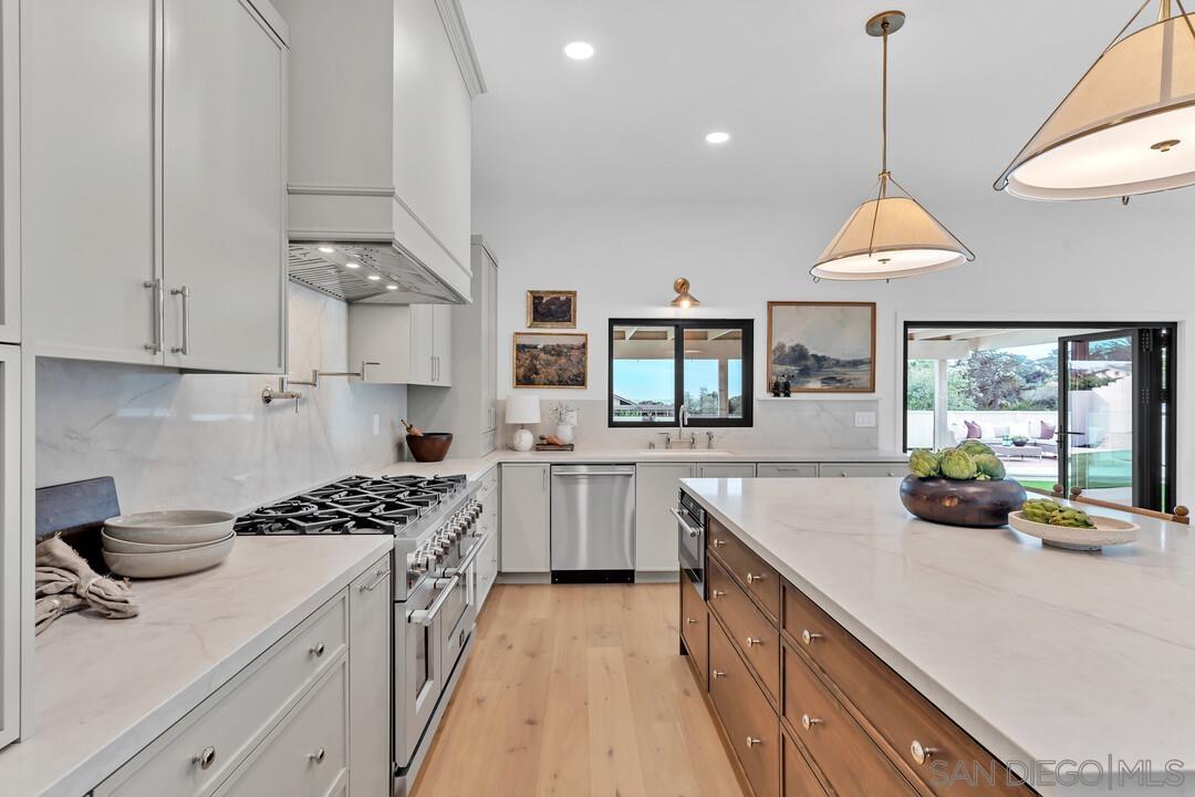 Detail Gallery Image 29 of 74 For 2105  Harbour Heights Rd, San Diego,  CA 92109 - 4 Beds | 2 Baths