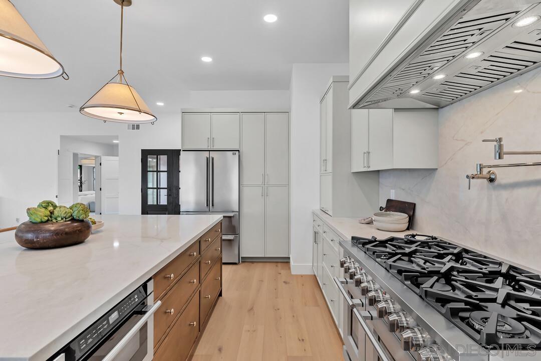 Detail Gallery Image 30 of 74 For 2105  Harbour Heights Rd, San Diego,  CA 92109 - 4 Beds | 2 Baths