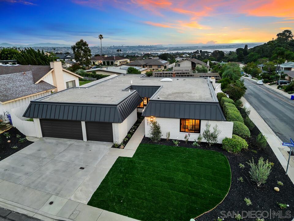 Detail Gallery Image 4 of 74 For 2105  Harbour Heights Rd, San Diego,  CA 92109 - 4 Beds | 2 Baths