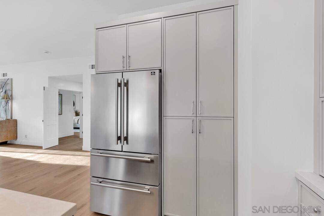 Detail Gallery Image 32 of 74 For 2105  Harbour Heights Rd, San Diego,  CA 92109 - 4 Beds | 2 Baths