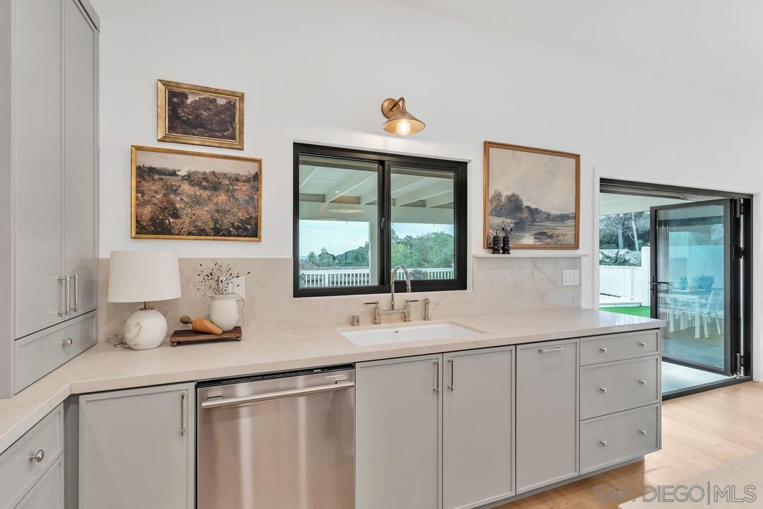 Detail Gallery Image 35 of 74 For 2105  Harbour Heights Rd, San Diego,  CA 92109 - 4 Beds | 2 Baths