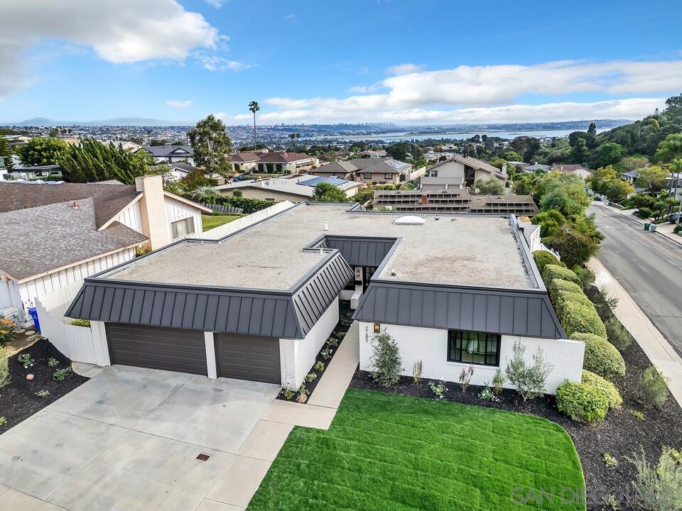 Detail Gallery Image 5 of 74 For 2105  Harbour Heights Rd, San Diego,  CA 92109 - 4 Beds | 2 Baths