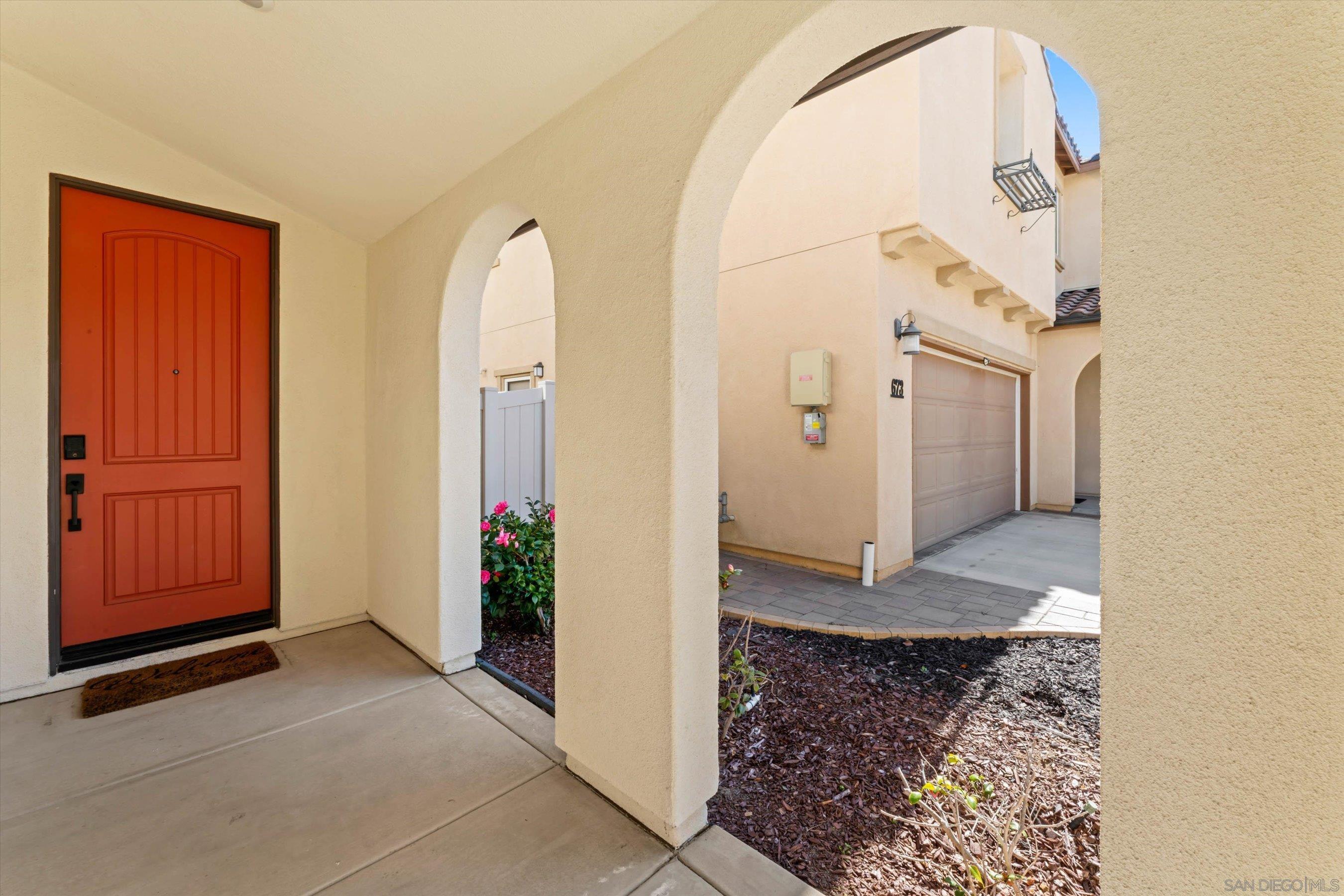 Detail Gallery Image 2 of 35 For 675  Grant Ct, Vista,  CA 92083 - 5 Beds | 4 Baths