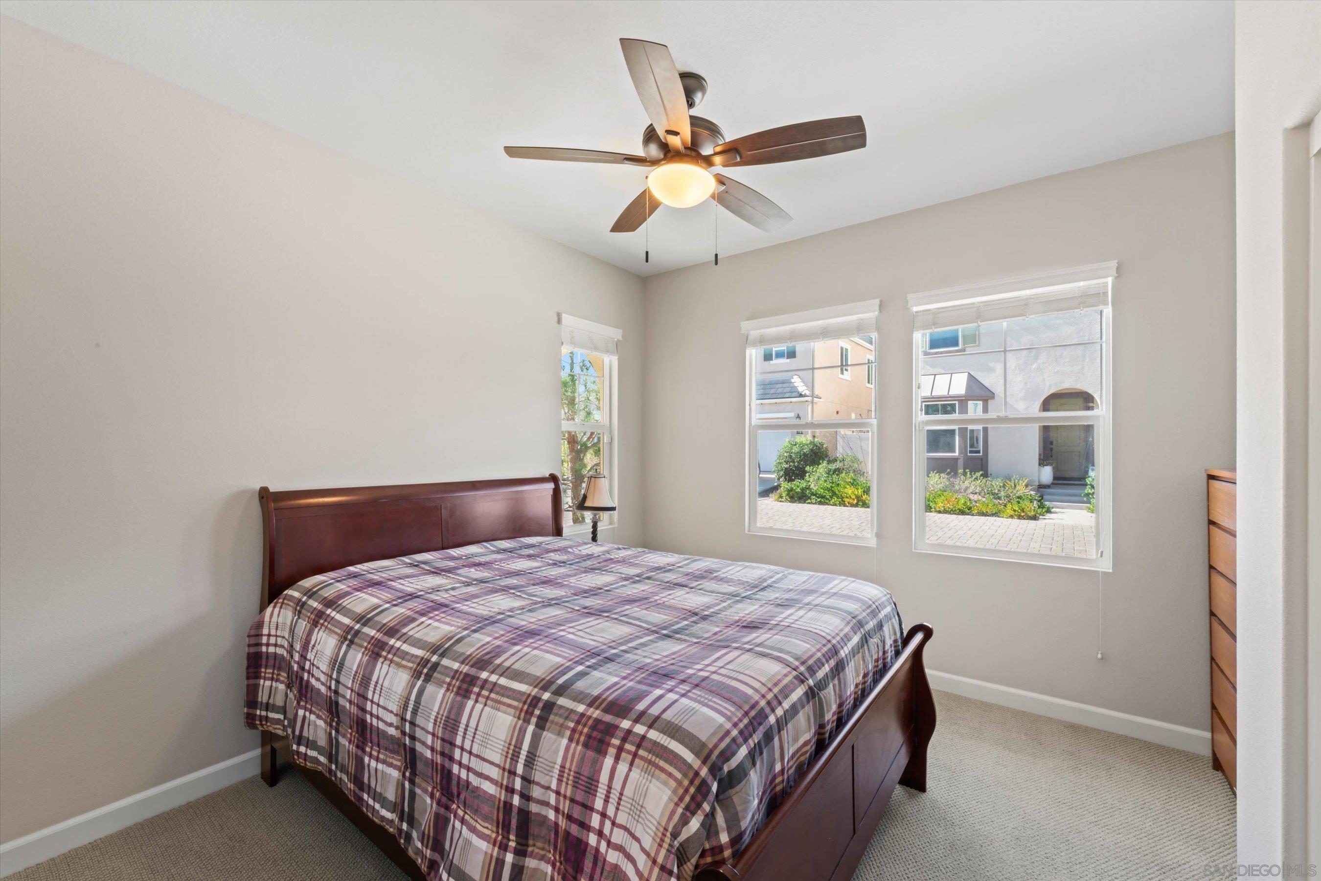 Detail Gallery Image 12 of 35 For 675  Grant Ct, Vista,  CA 92083 - 5 Beds | 4 Baths