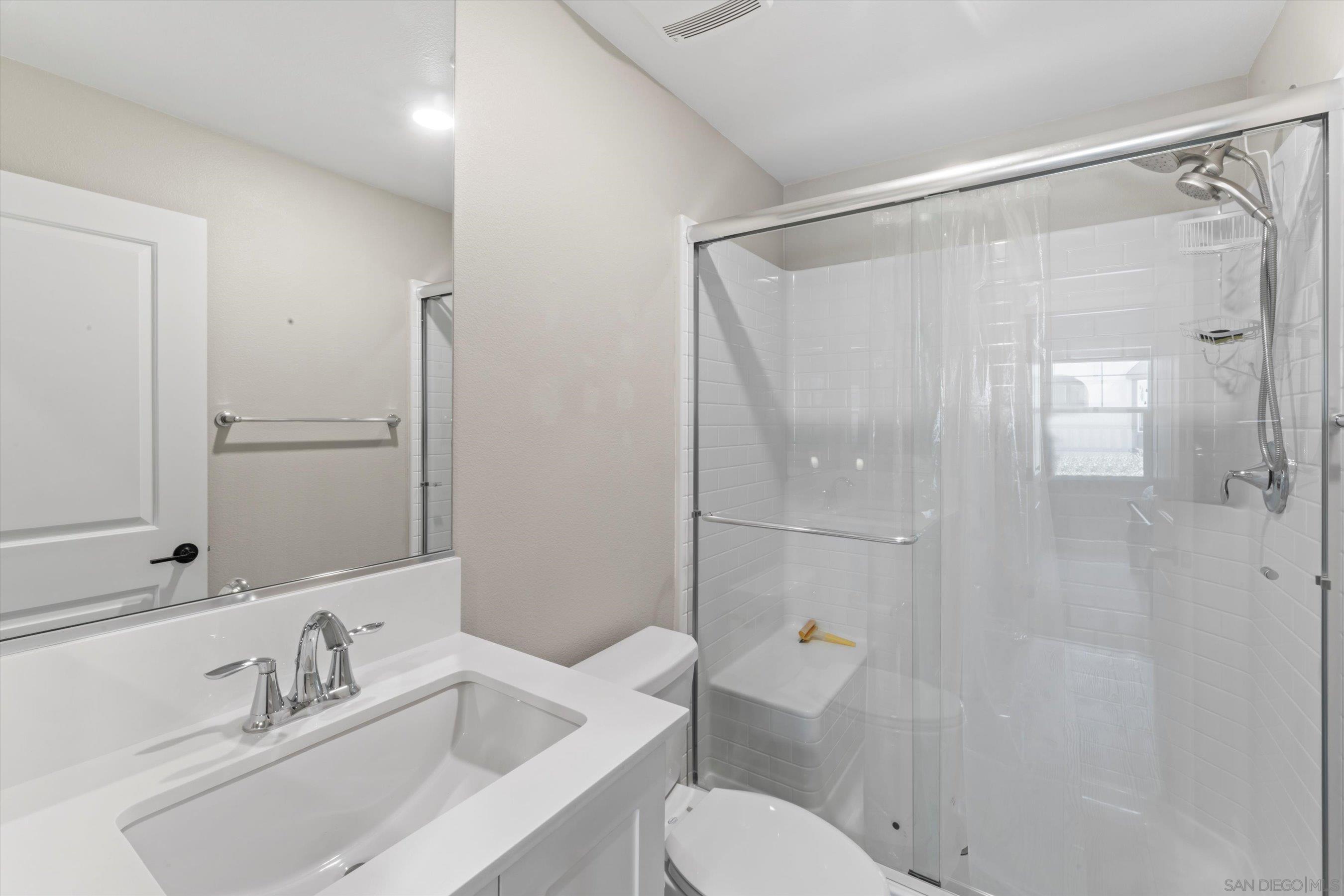 Detail Gallery Image 15 of 35 For 675  Grant Ct, Vista,  CA 92083 - 5 Beds | 4 Baths