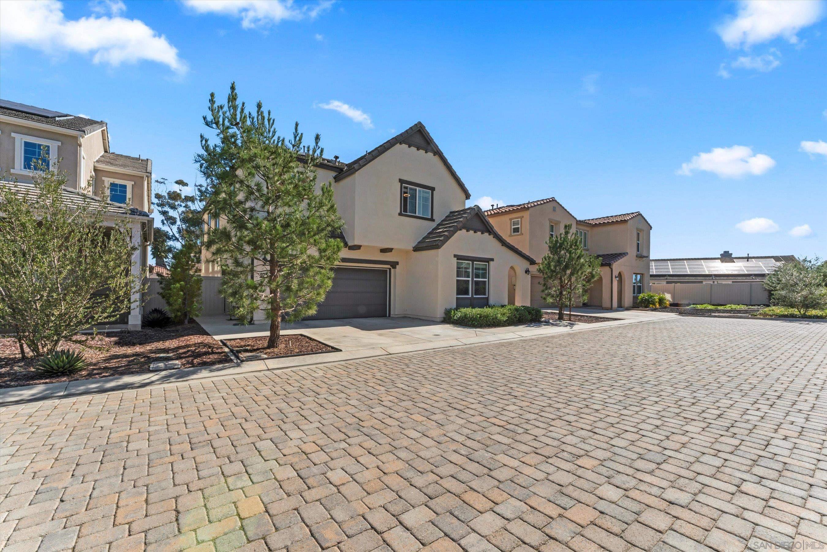 Detail Gallery Image 3 of 39 For 675  Grant Ct, Vista,  CA 92083 - 5 Beds | 4 Baths