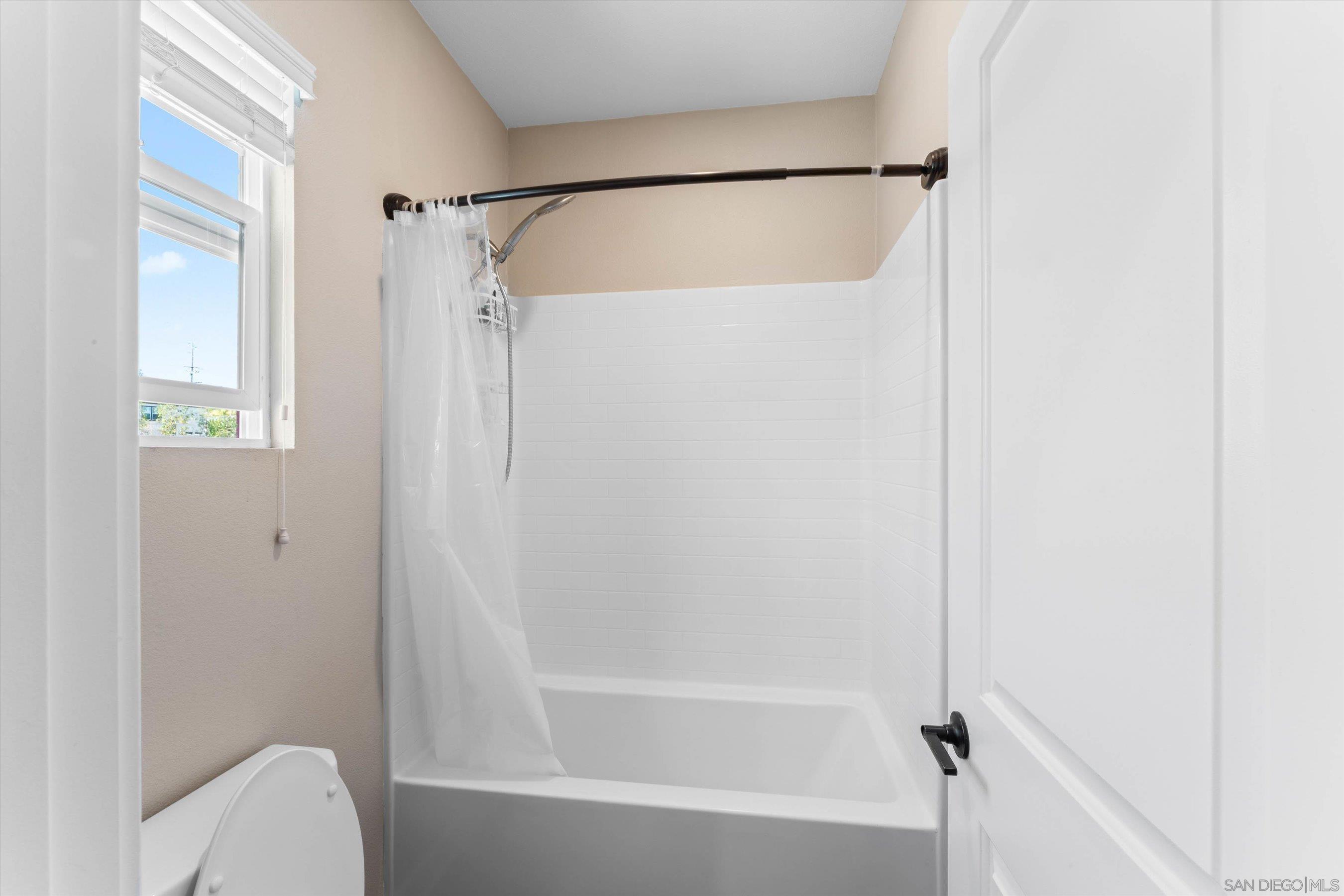 Detail Gallery Image 23 of 35 For 675  Grant Ct, Vista,  CA 92083 - 5 Beds | 4 Baths