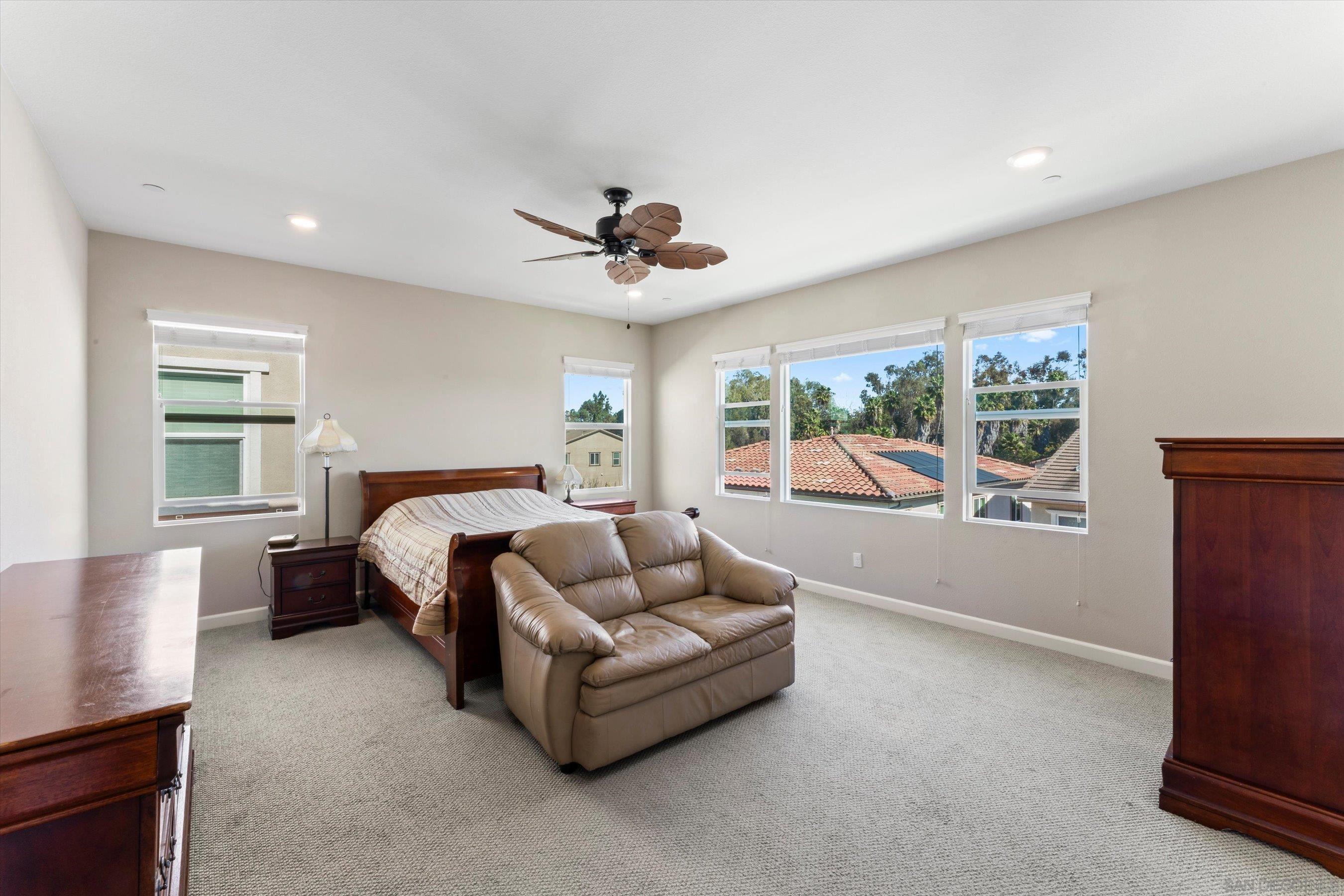 Detail Gallery Image 29 of 39 For 675  Grant Ct, Vista,  CA 92083 - 5 Beds | 4 Baths