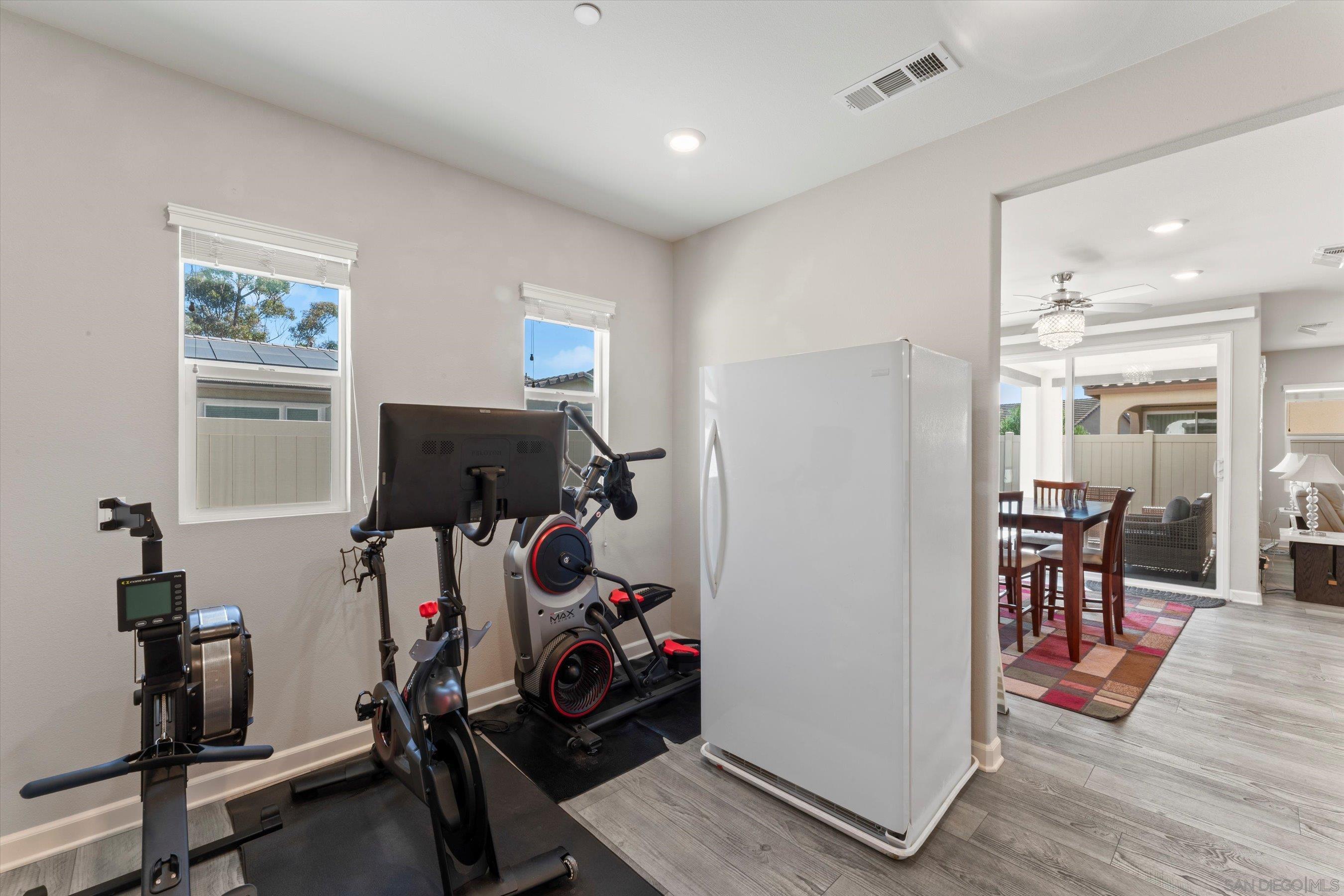 Detail Gallery Image 9 of 36 For 675  Grant Ct, Vista,  CA 92083 - 5 Beds | 4 Baths