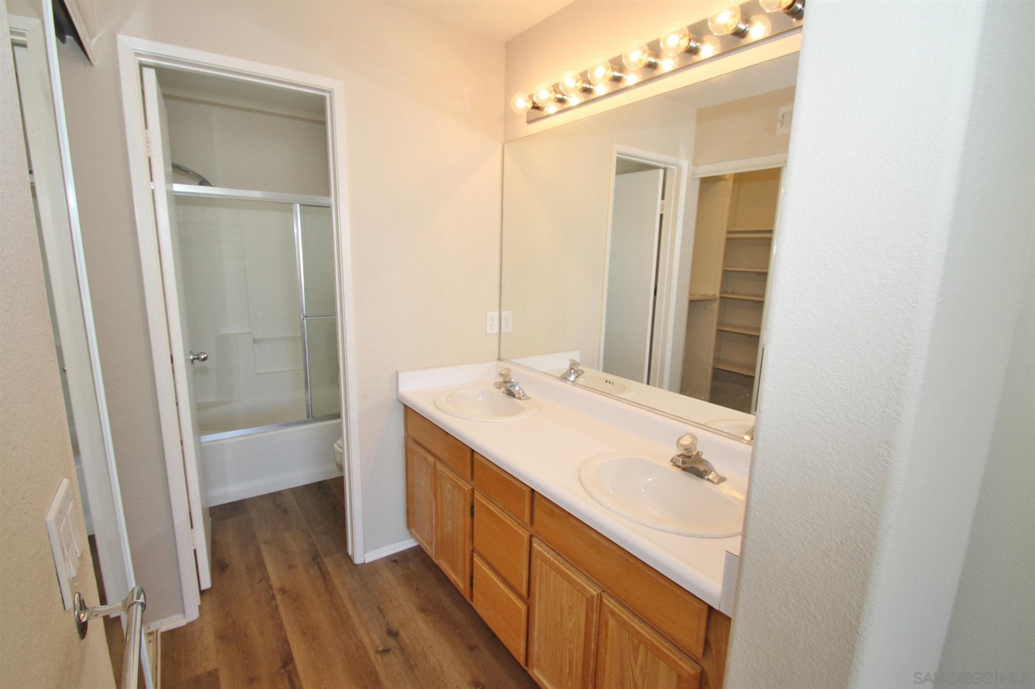 Detail Gallery Image 14 of 16 For 11875  Spruce Run Dr  a, San Diego,  CA 92131 - 2 Beds | 2 Baths