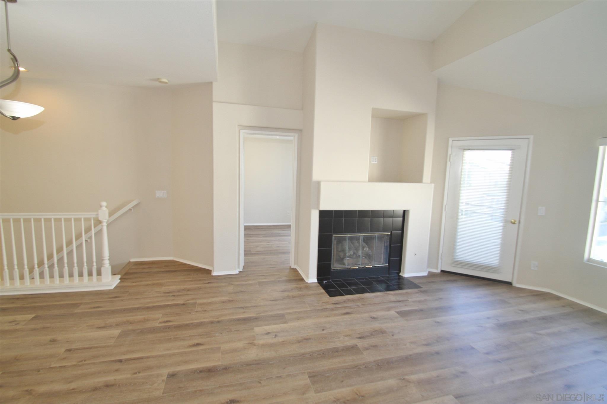 Detail Gallery Image 4 of 16 For 11875  Spruce Run Dr  a, San Diego,  CA 92131 - 2 Beds | 2 Baths