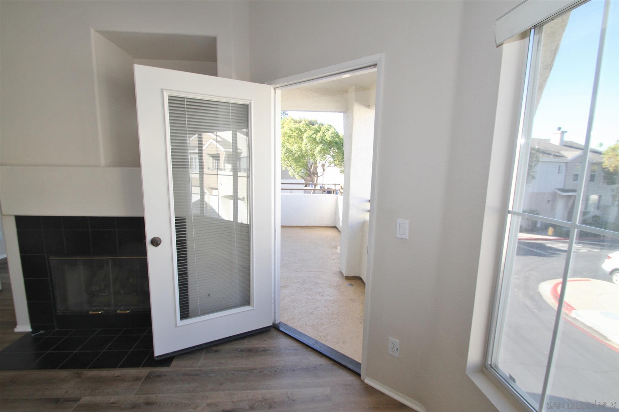 Detail Gallery Image 5 of 16 For 11875  Spruce Run Dr  a, San Diego,  CA 92131 - 2 Beds | 2 Baths