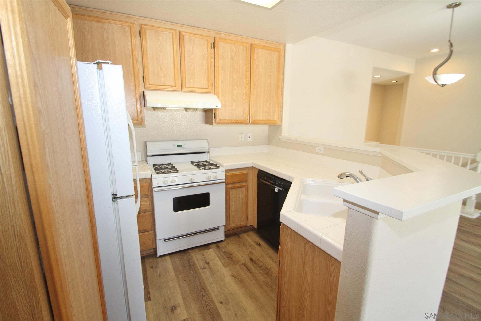 Detail Gallery Image 8 of 16 For 11875  Spruce Run Dr  a, San Diego,  CA 92131 - 2 Beds | 2 Baths