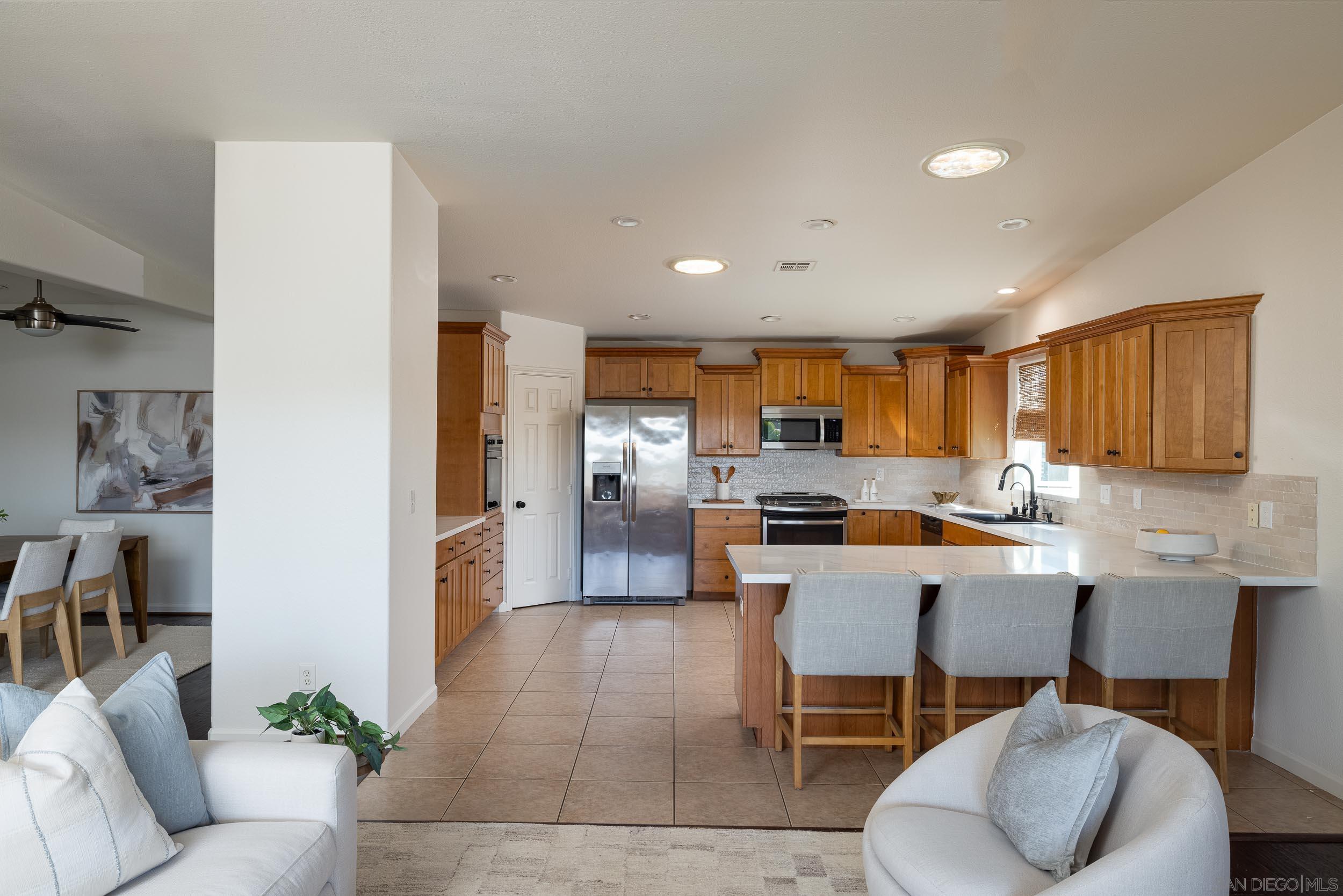 Detail Gallery Image 5 of 45 For 1834 S Tremont St, Oceanside,  CA 92054 - 4 Beds | 3/1 Baths
