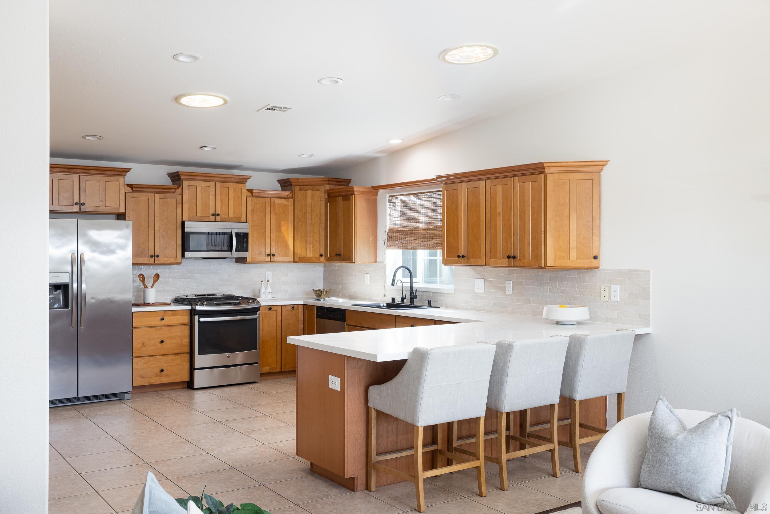 Detail Gallery Image 8 of 45 For 1834 S Tremont St, Oceanside,  CA 92054 - 4 Beds | 3/1 Baths