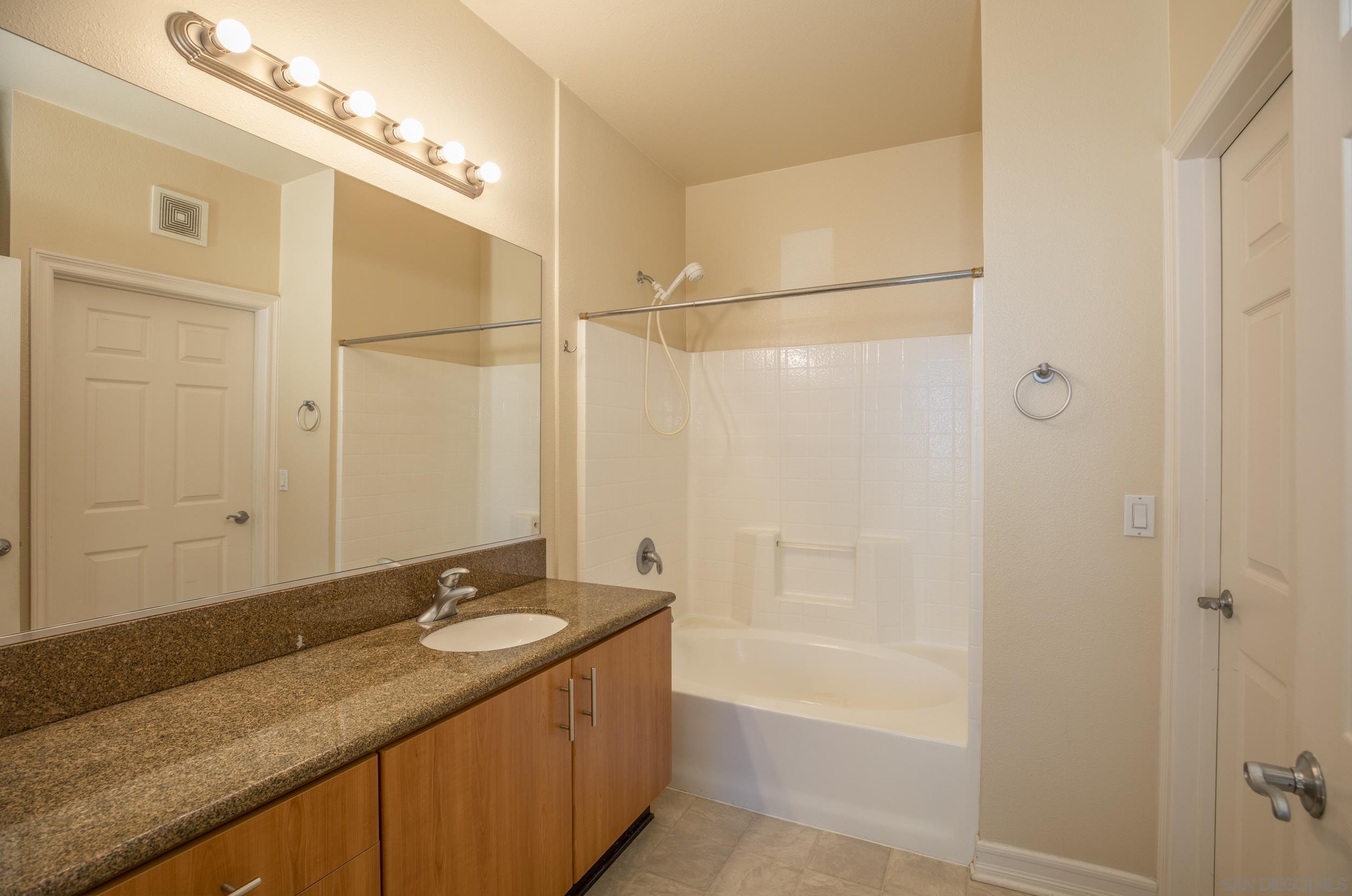 Detail Gallery Image 13 of 32 For 1400  Broadway  1206, San Diego,  CA 92101 - 3 Beds | 2 Baths