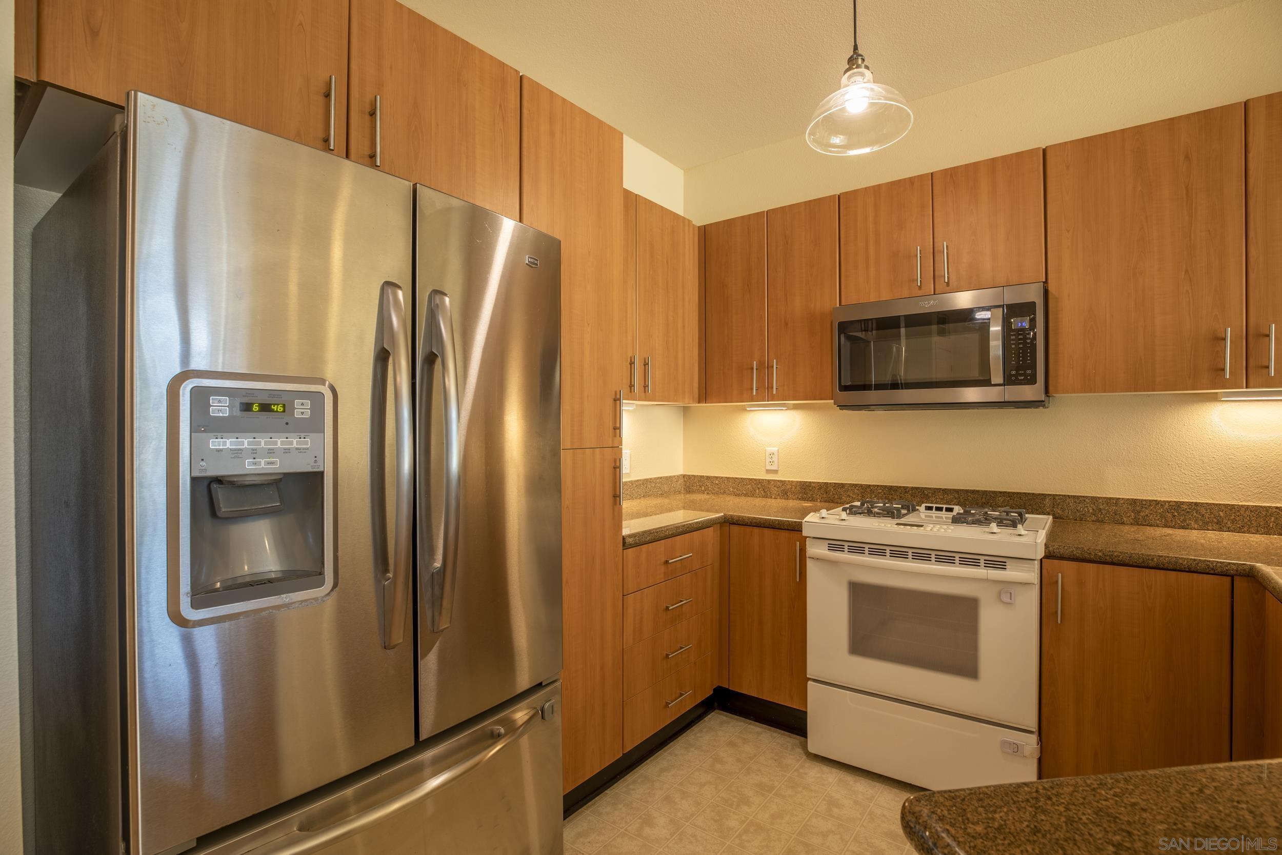 Detail Gallery Image 6 of 32 For 1400  Broadway  1206, San Diego,  CA 92101 - 3 Beds | 2 Baths