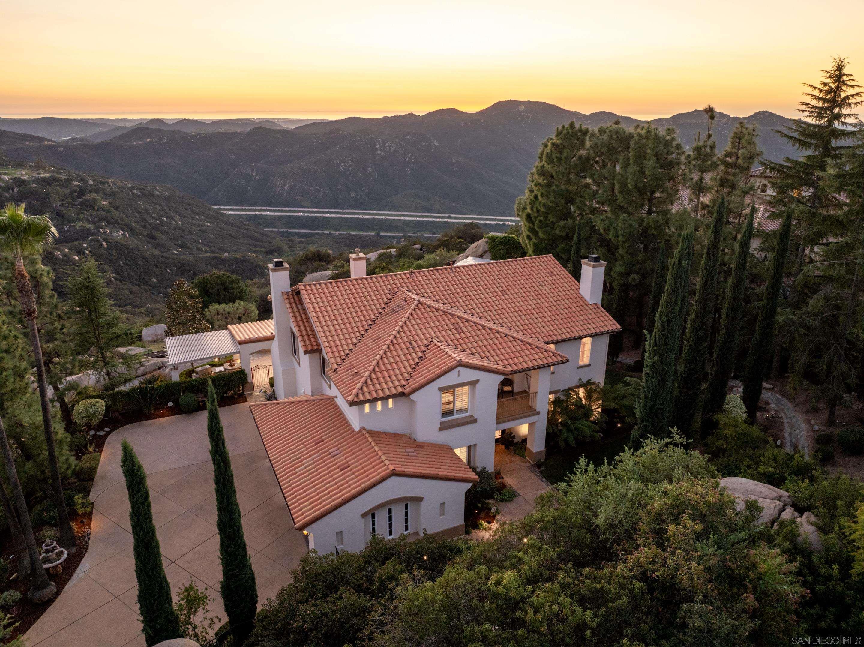 Detail Gallery Image 14 of 50 For 29166  Meadow Glen Way West, Escondido,  CA 92026 - 5 Beds | 3/1 Baths