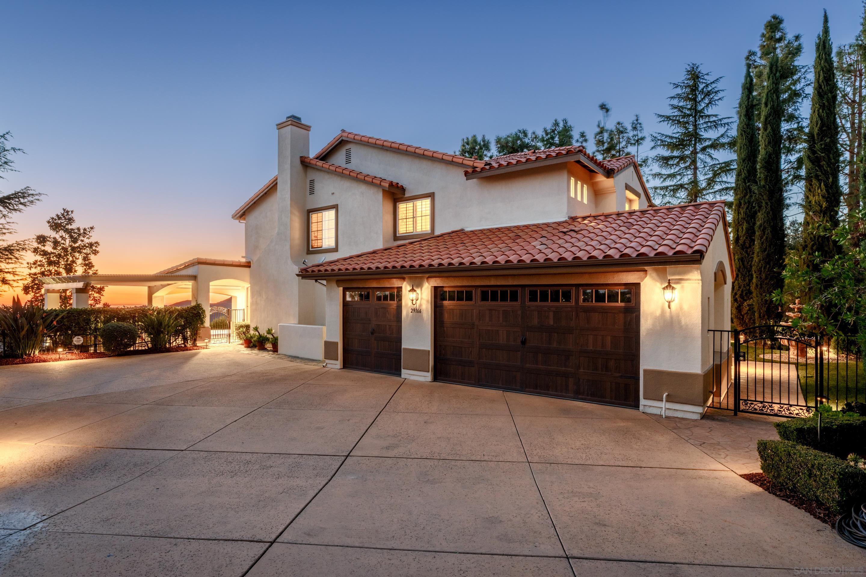 Detail Gallery Image 16 of 50 For 29166  Meadow Glen Way West, Escondido,  CA 92026 - 5 Beds | 3/1 Baths